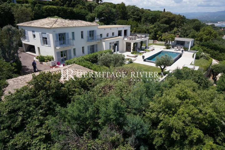 Elegant villa overlooking the charming St-Tropez (image 2)