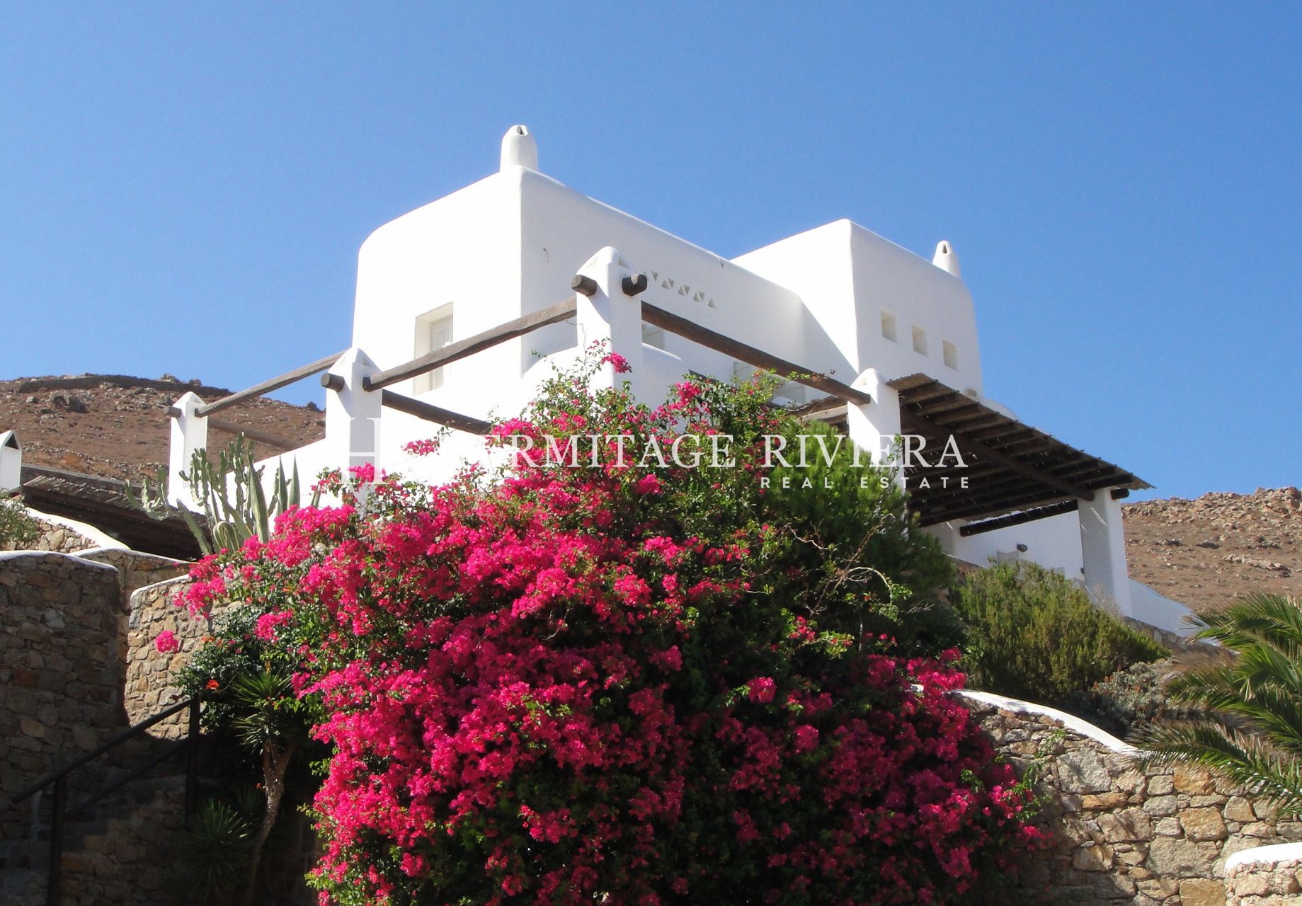 Perfectly traditional Greece villa with views (image 21)