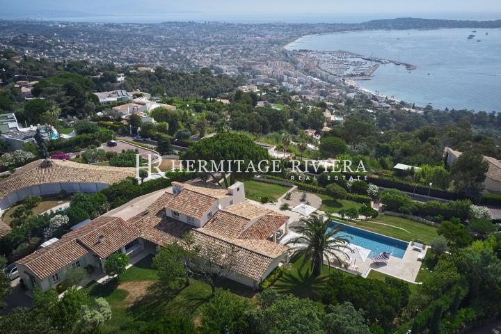 Delightful villa calm with exceptional panoramic views (image 26)