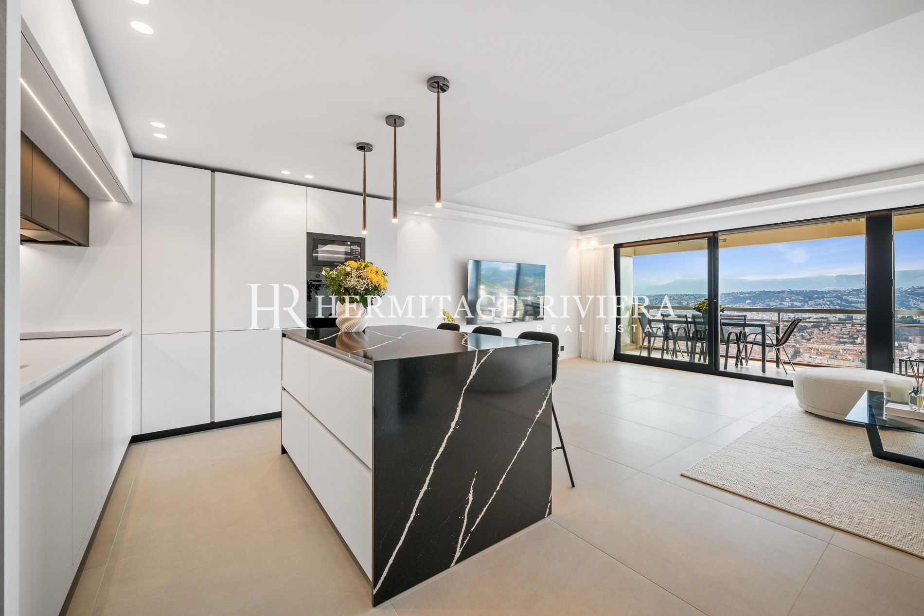 Exceptional Apartment – Top Floor with Breathtaking Sea View (image 11)