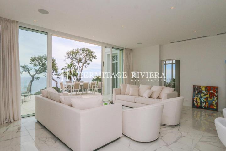 Superb property with sea view (image 9)