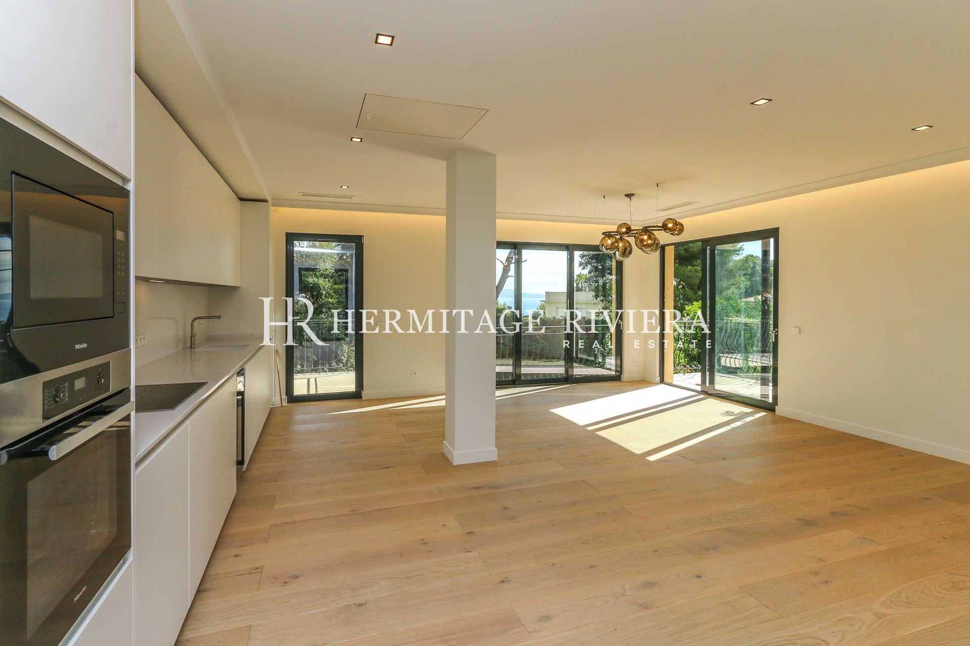 Renovert villa - Basseng - Hage - Havutsikt (bilde 9)