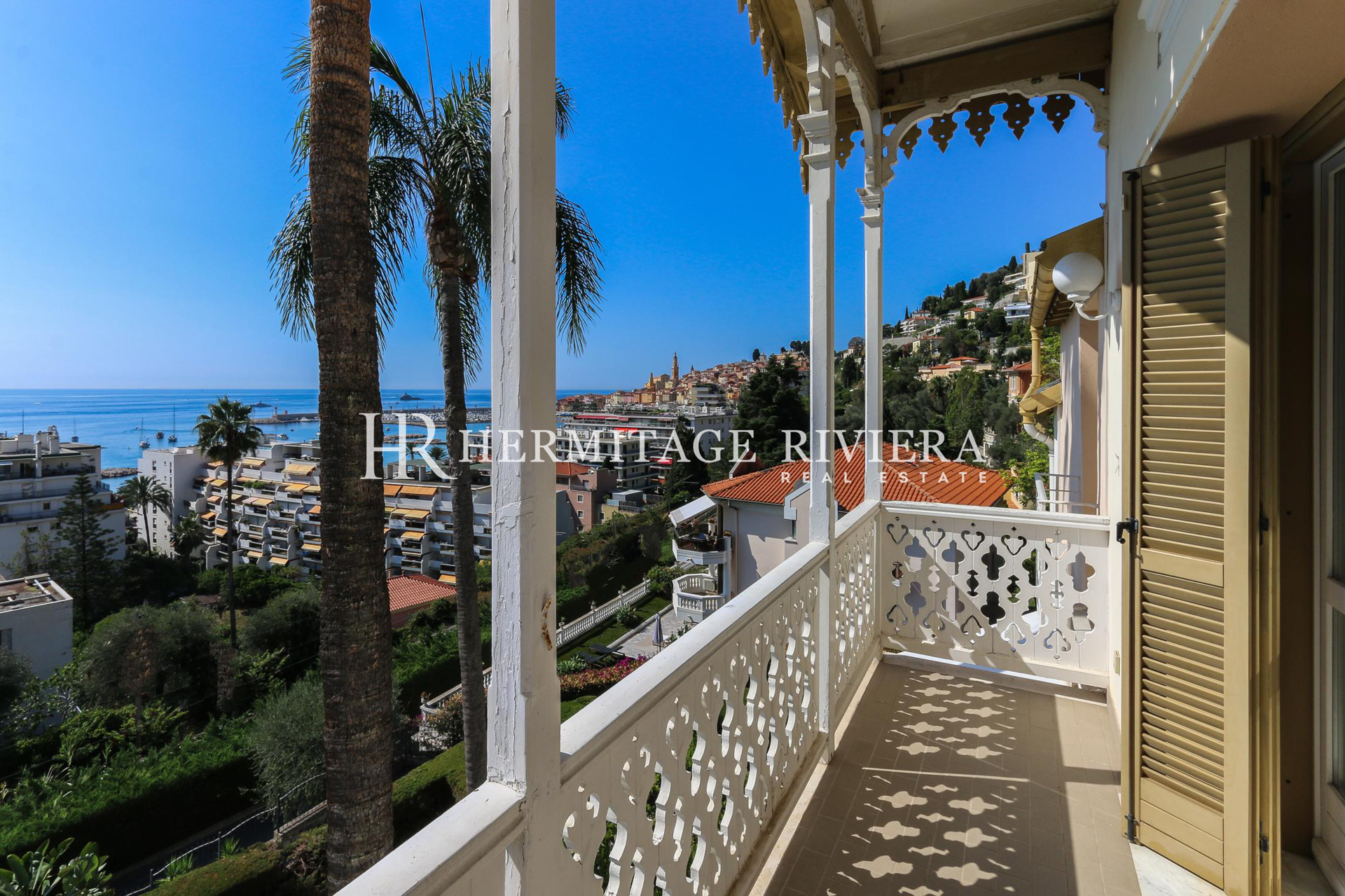 Renovated top floor apartment with panoramic sea view  (image 1)