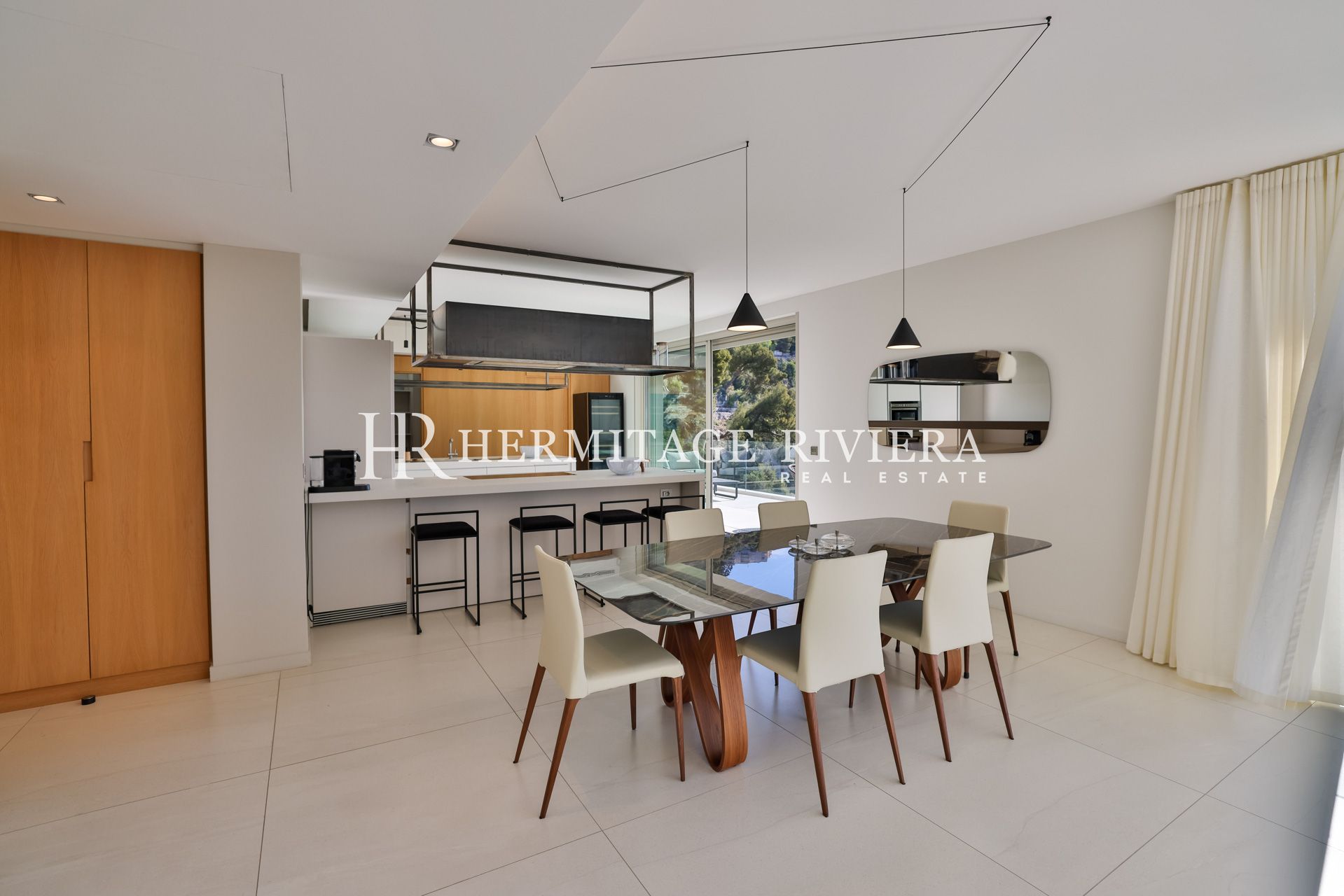 Luxury property - Sew Views - Pool (image 10)