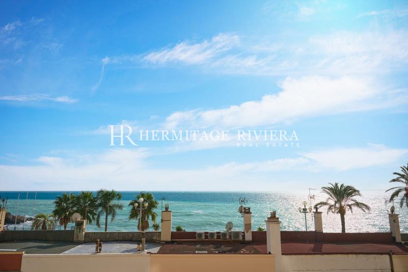 Rare, close seafront, renovated 3 bedroom apartment sea view