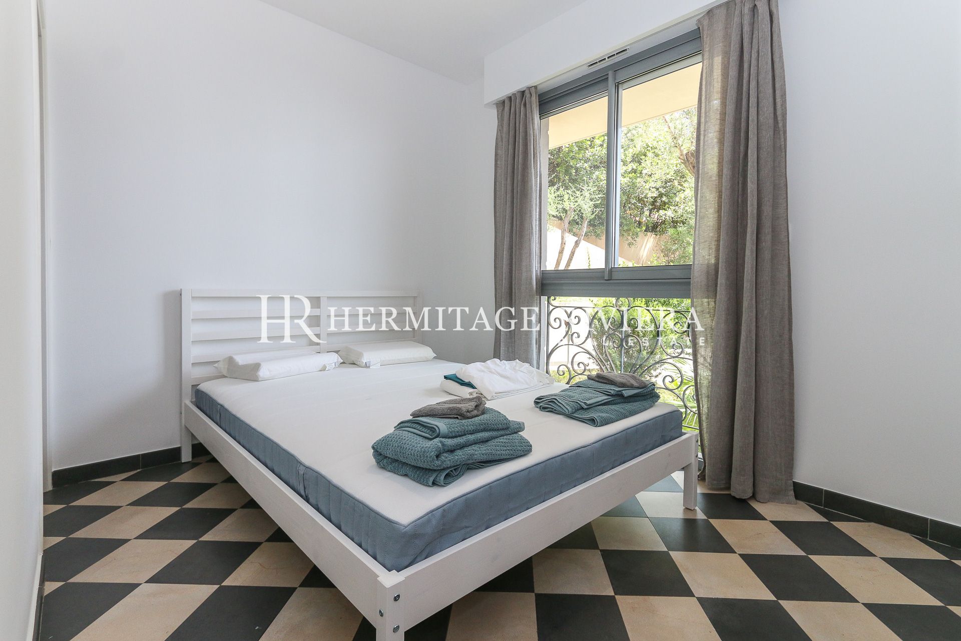 Appartamento con 3 camere da letto e giardino privato (immagine 20)