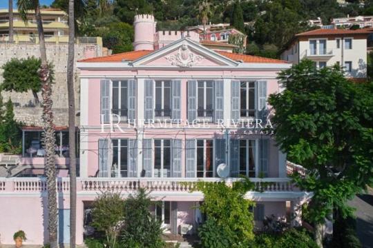 Belle Epoque villa with views of sea and historic old town