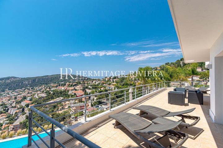 Contemporary villa offering exceptional views (image 11)