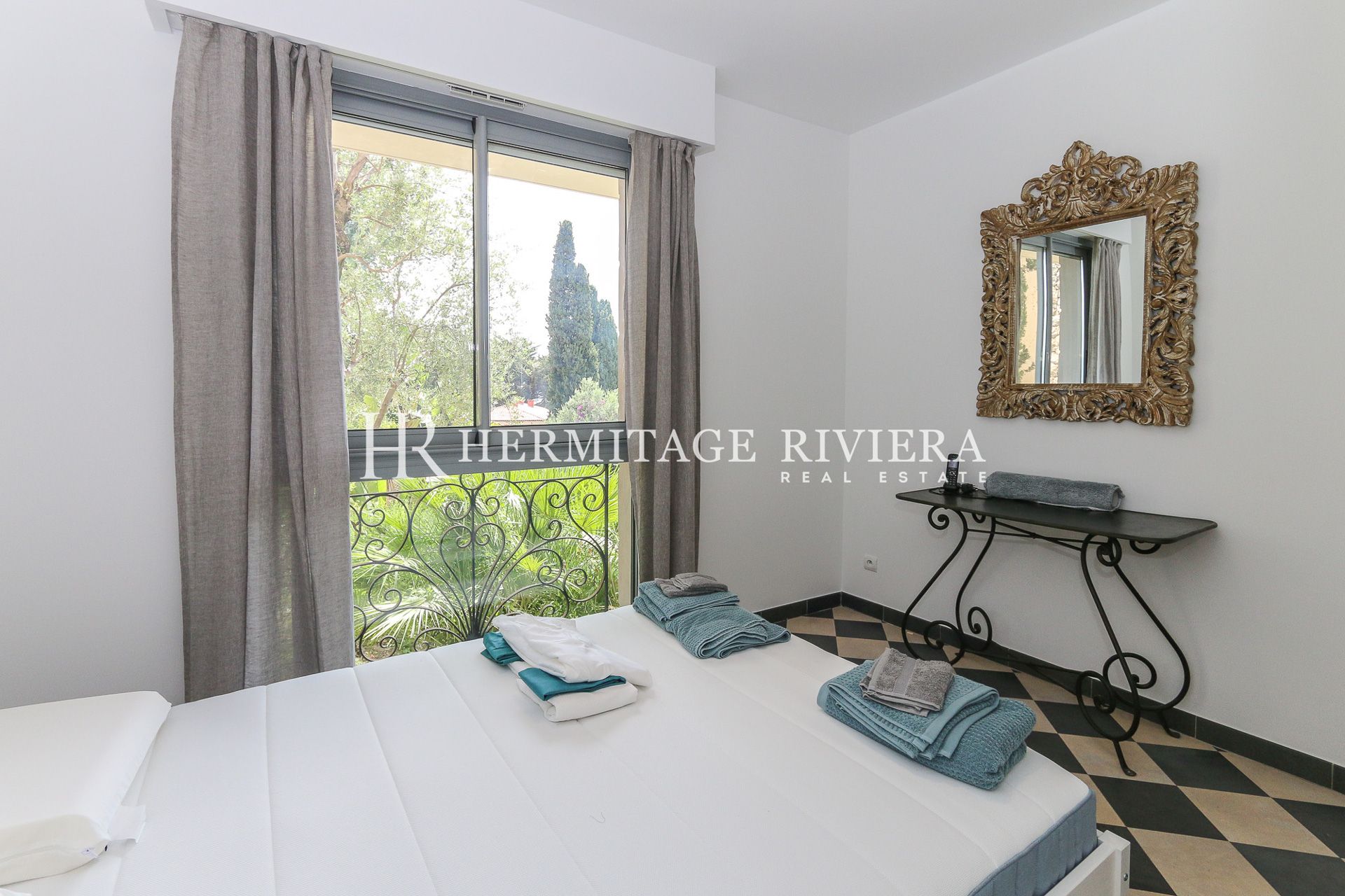 Appartamento con 3 camere da letto e giardino privato (immagine 22)