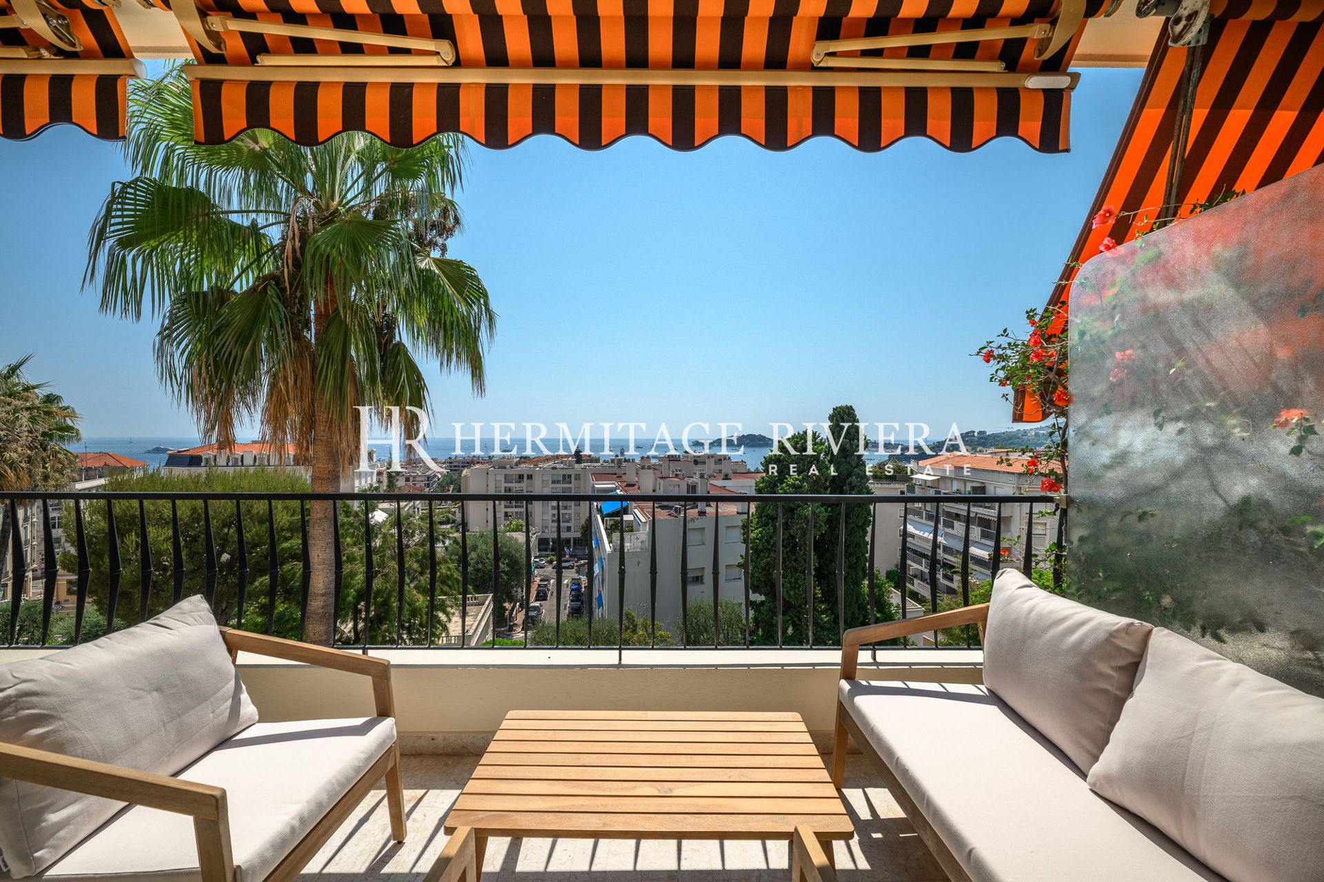 Apartamento reformado de 2 dormitorios - Centro - Terraza - Vistas al mar (imagen 2)