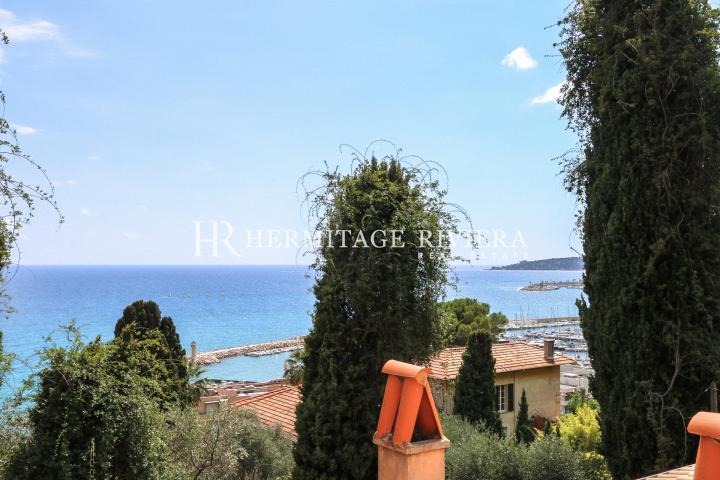 Period property with panoramic view (image 2)