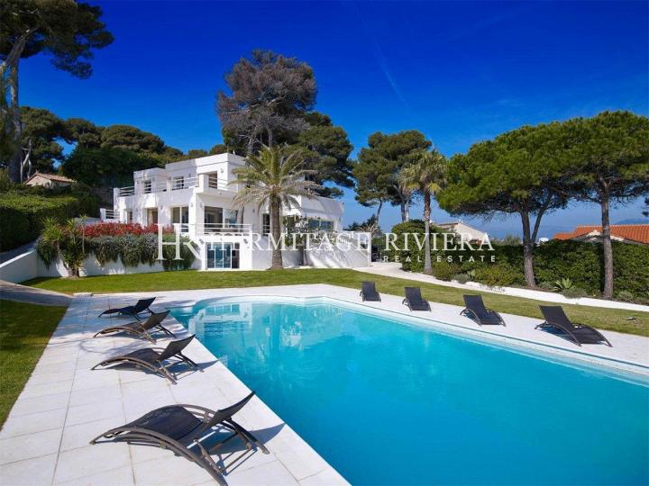 Magnificent villa on the east side of Cap d'Antibes (image 2)