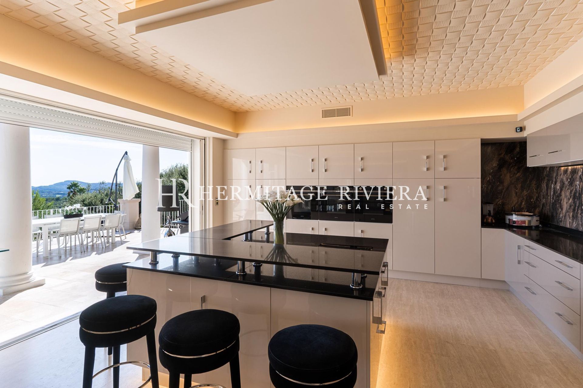 Stunning luxury property with helipad and pool (image 15)