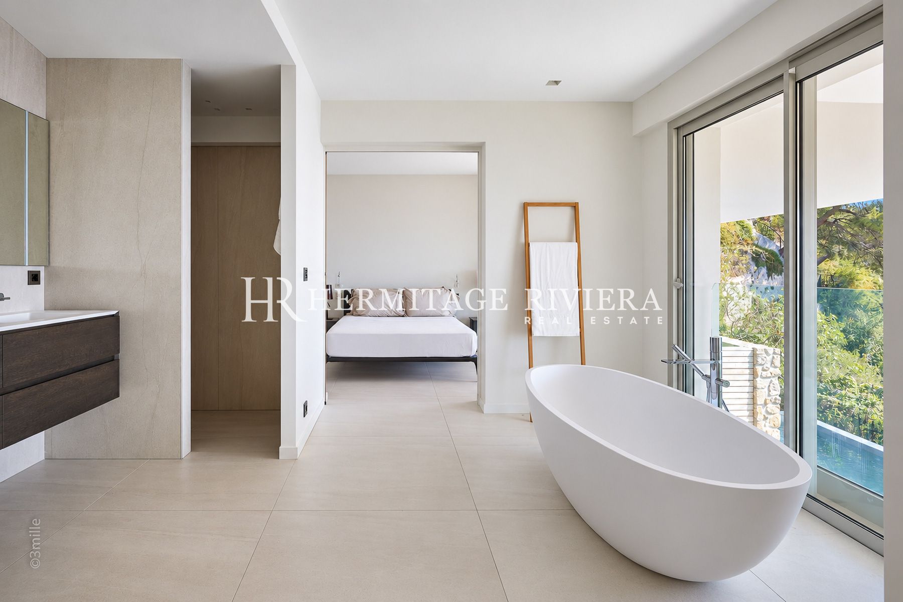 Villa in Villefranche-sur-Mer Modern property - Overlooking the Bay of Villefranche - Pool  (image 32)