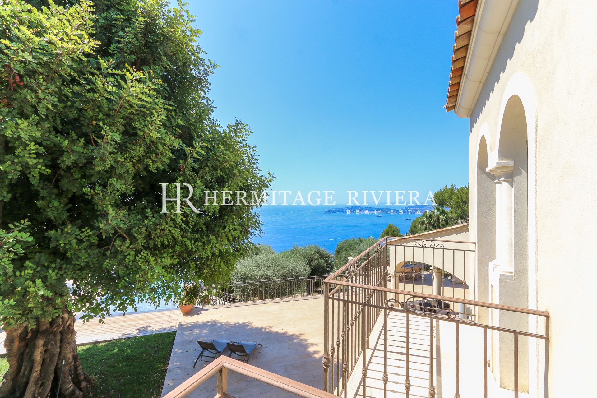 Property overlooking Monaco - Sea views - Pool - Flat garden  (image 24)