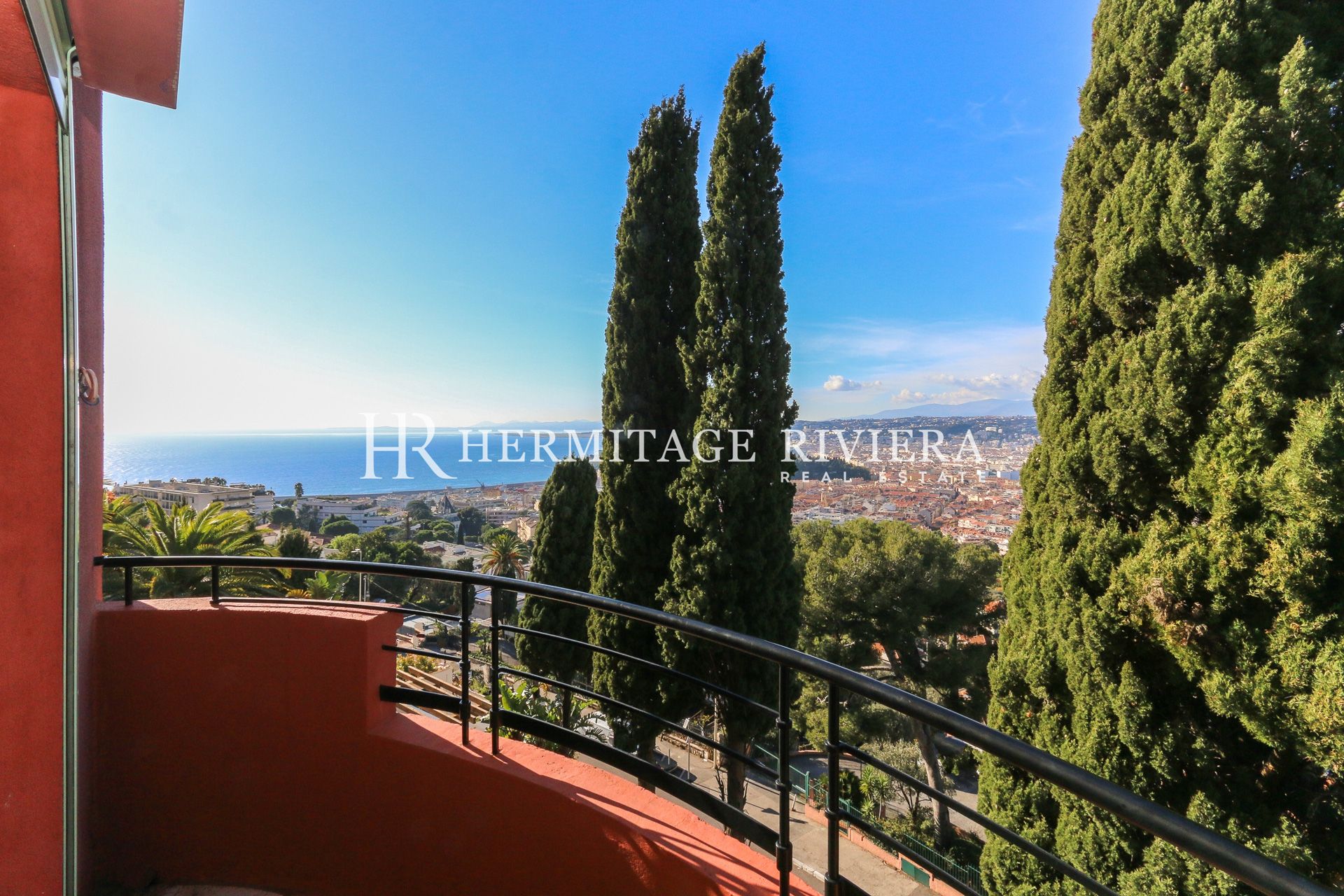 Two bedroom apartment - Roof terrace - View sea and port (image 2)