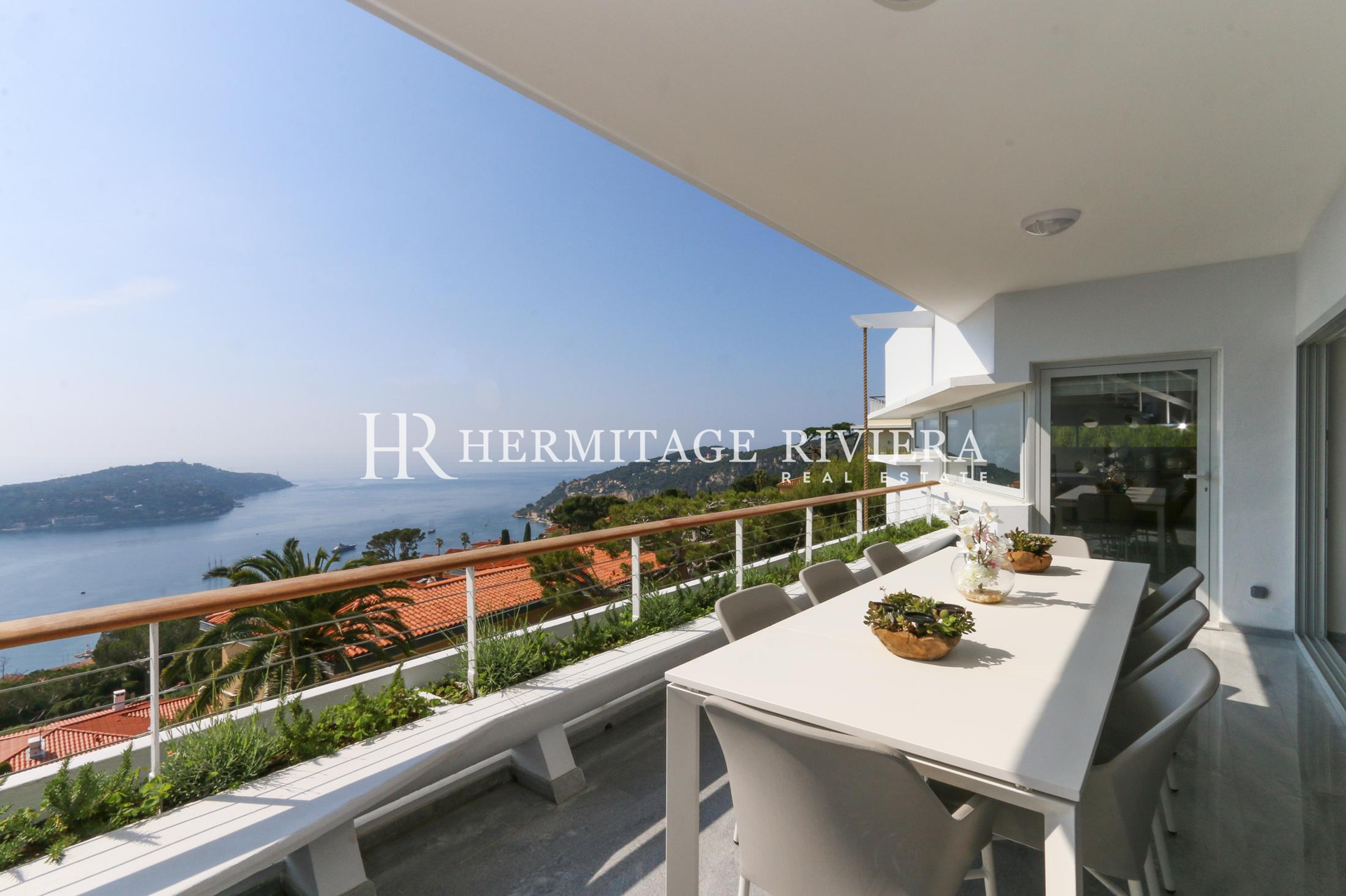 Architect-designed villa with panoramic sea view  (image 1)