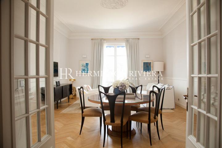 Sumptuous apartment with balcony and sea view (image 7)