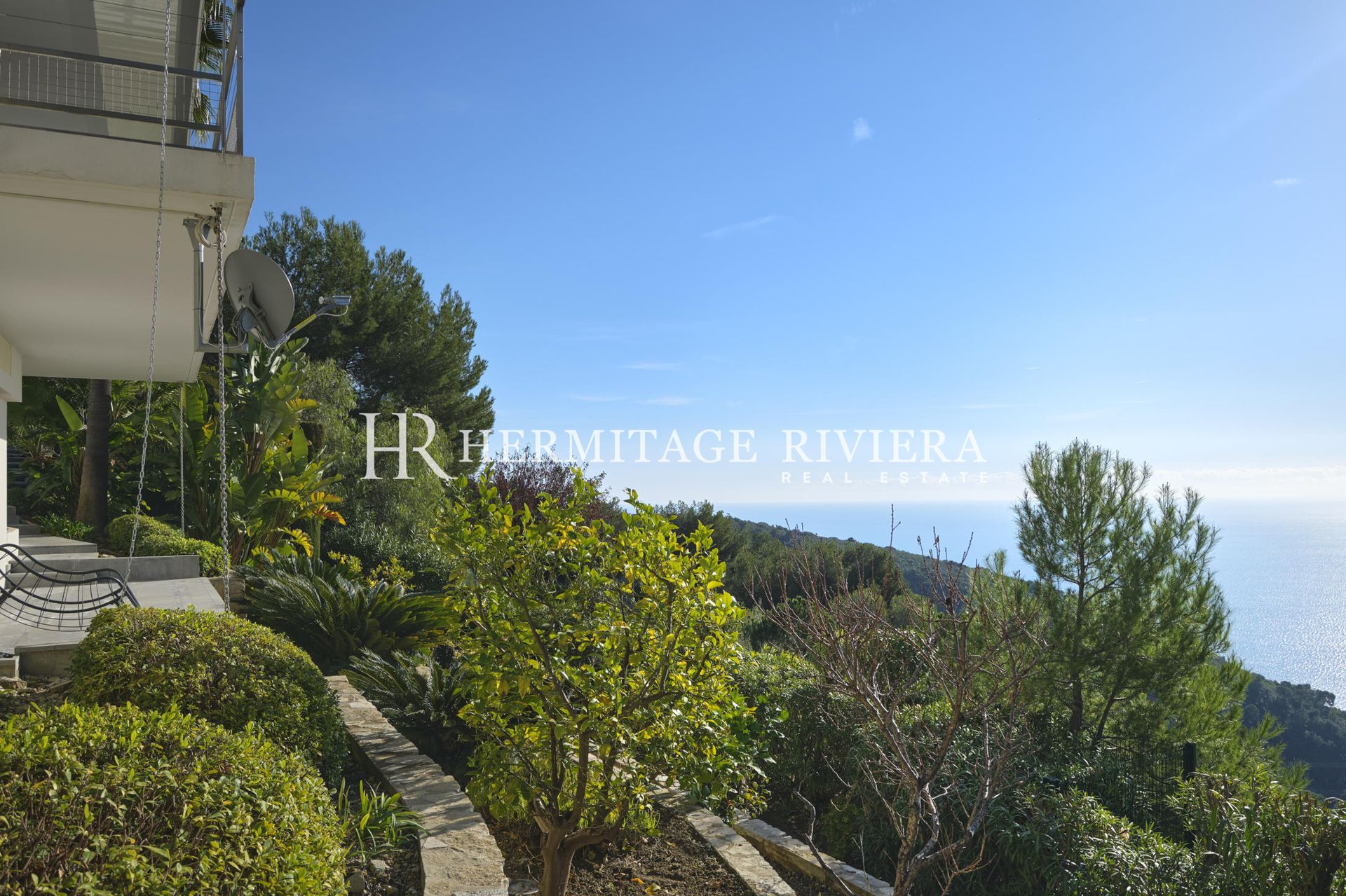 Modern villa in secure domain close Monaco (image 28)