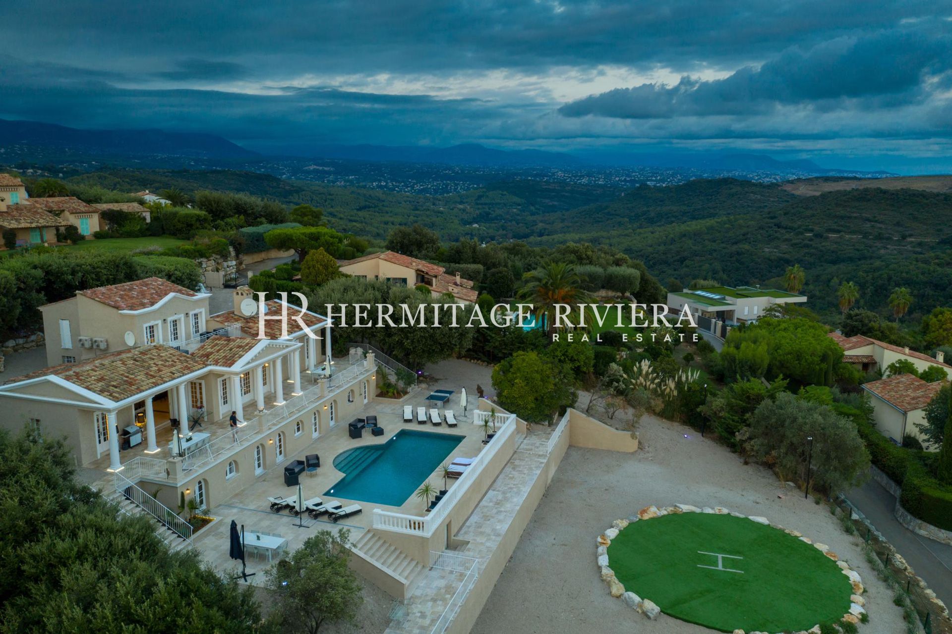 Stunning luxury property with helipad and pool (image 45)