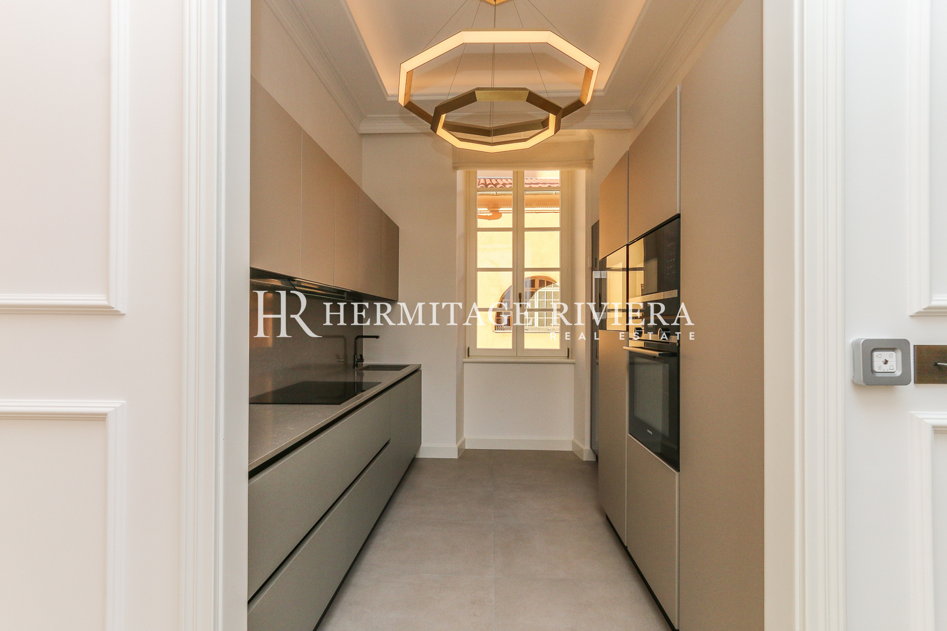 Two sumptuous apartments in an exceptional location (image 8)