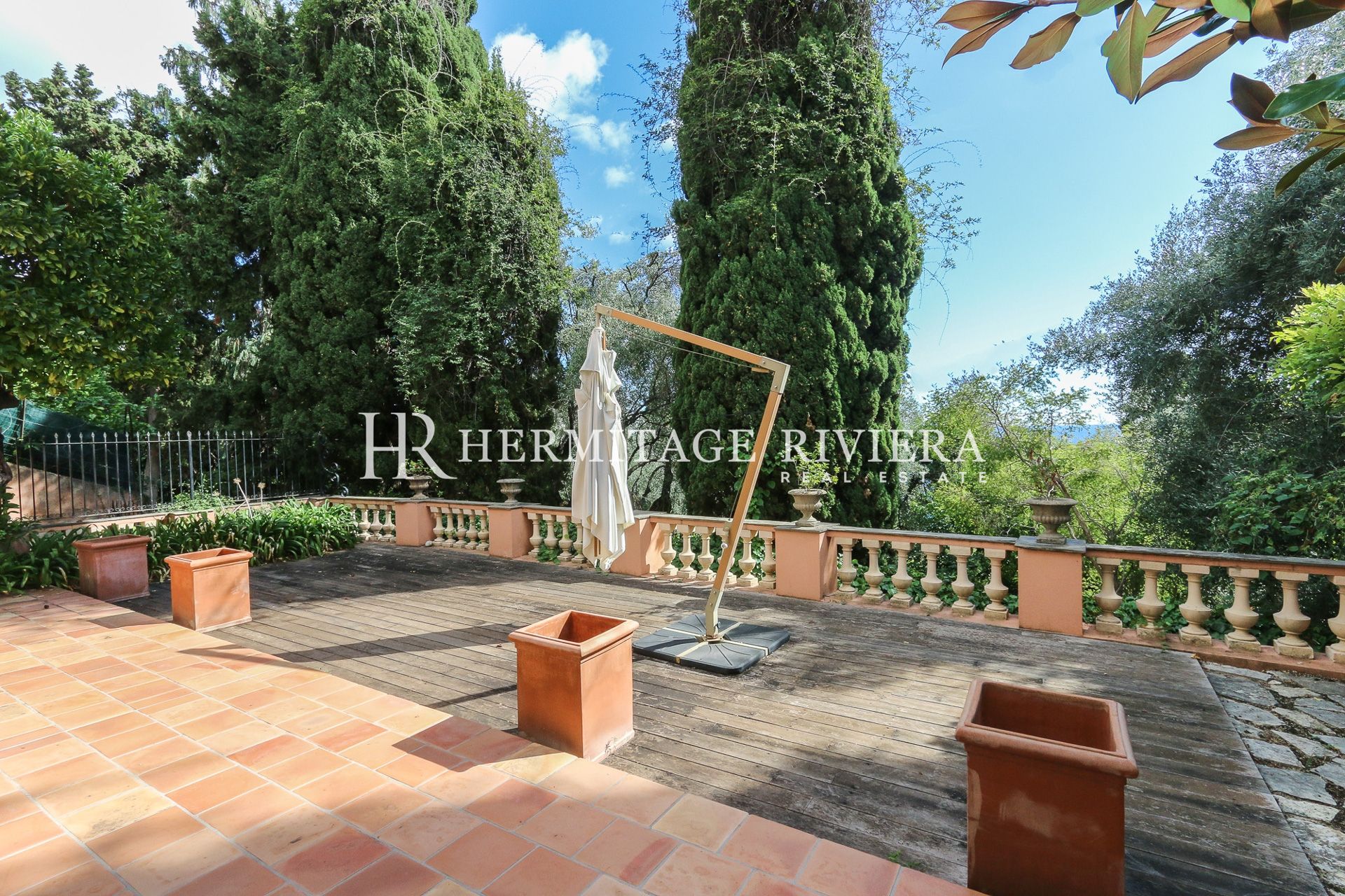 Affascinante villa di inizio secolo con foresteria e giardino botanico (immagine 30)