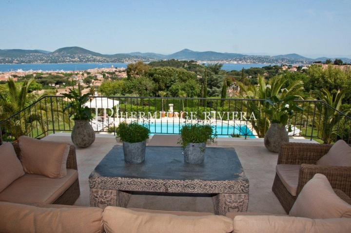 Panoramic view over the Saint Tropez bay (image 4)