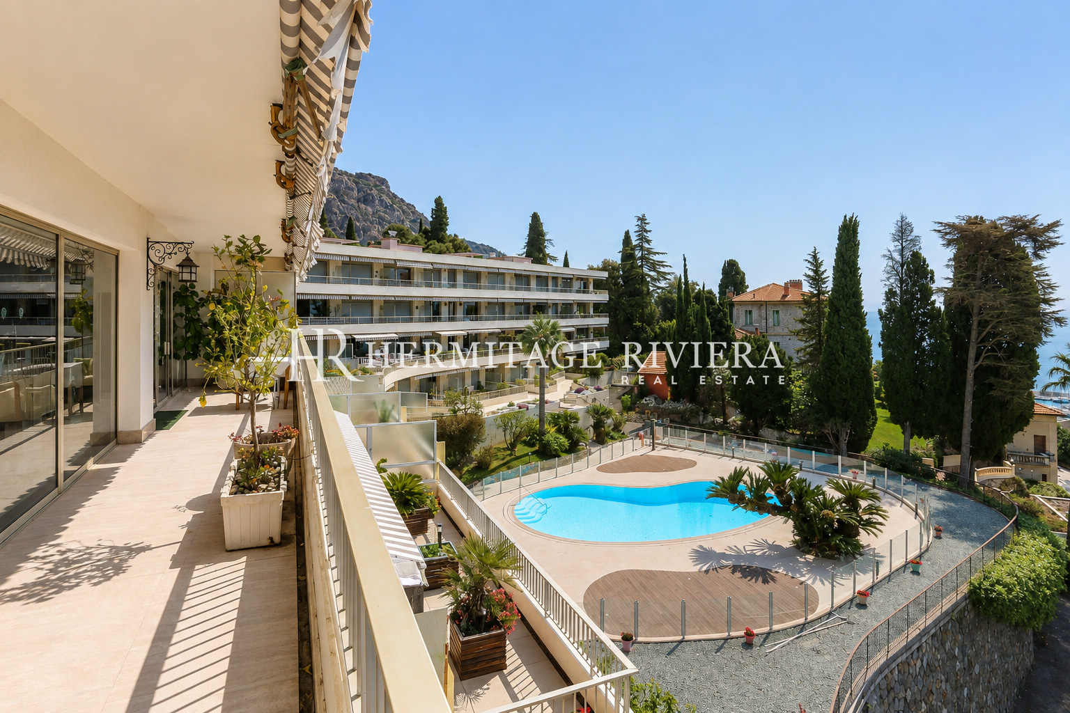 Penthouse in Menton Garavan Penthouse - Breathtaking panoramic sea views - Terrace  (image 2)