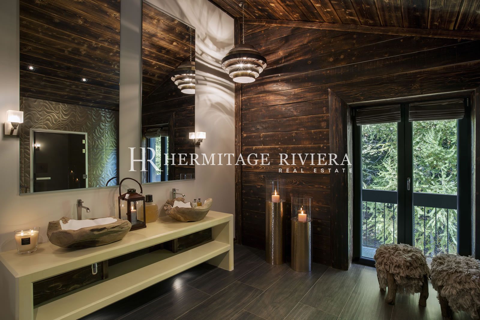 Luxury chalet by the slopes (image 23)