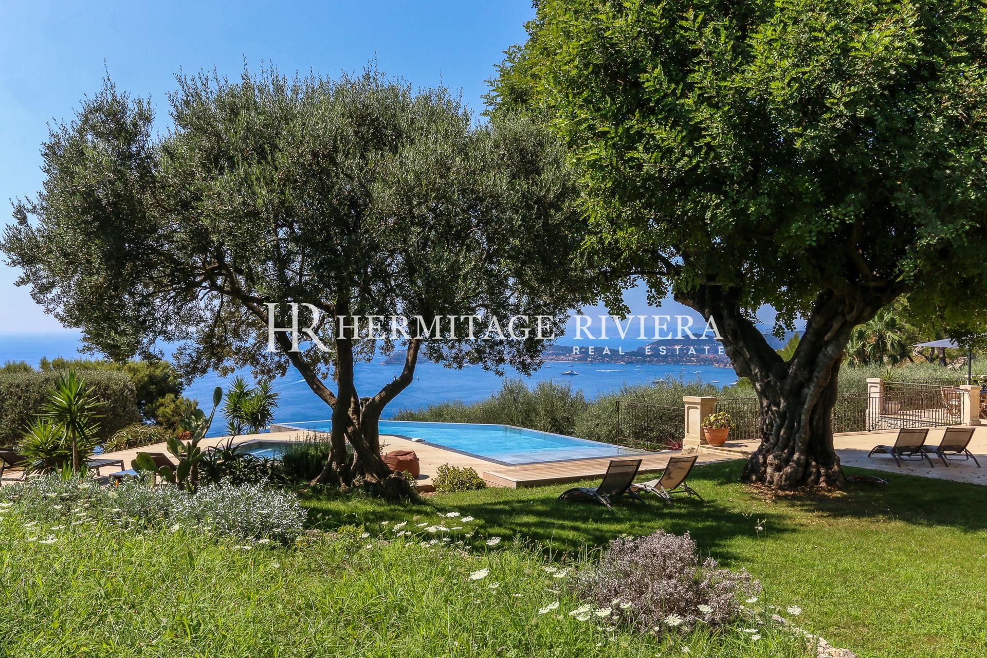 Property overlooking Monaco - Sea views - Pool - Flat garden  (image 29)