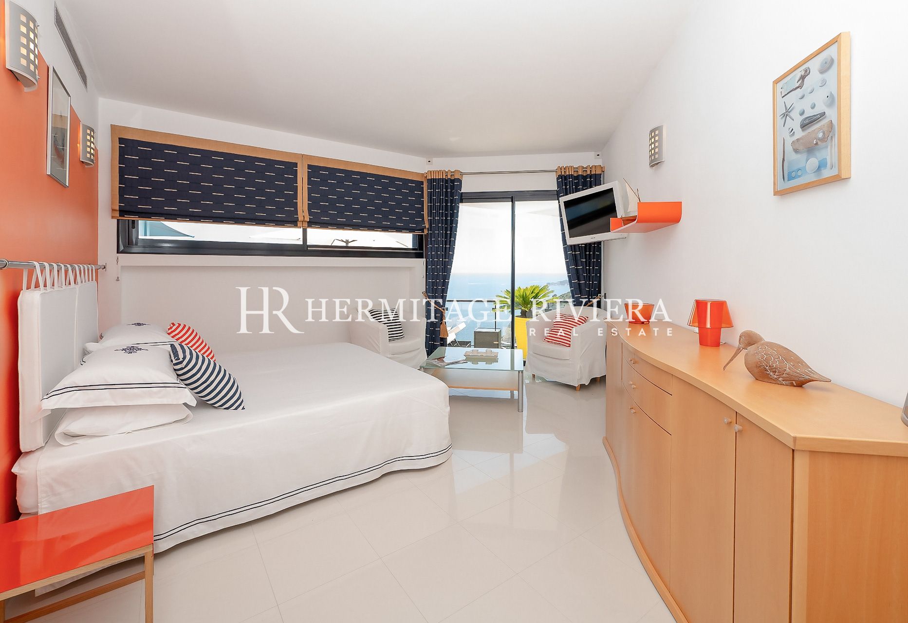 Villa moderna con vistas panorámicas al mar (imagen 18)