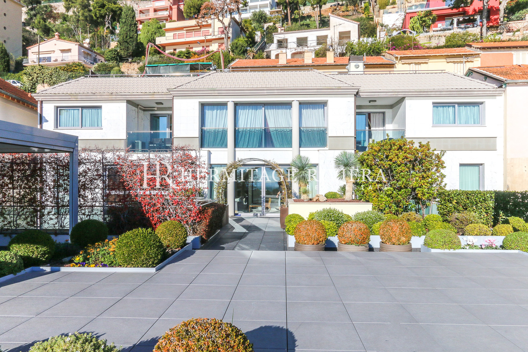 Sumptuous villa on the border with Monaco (image 2)