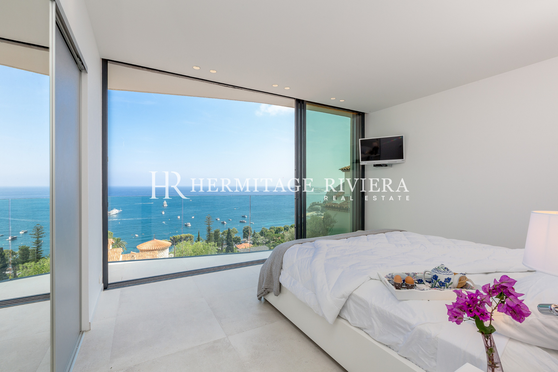 Contemporary villa in walking distance to beach (image 10)