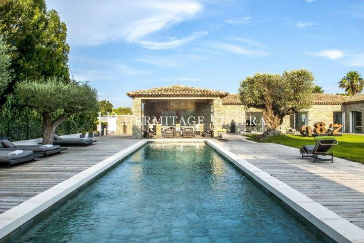 Modern property close to the beach and the center of Saint Tropez (image 1)