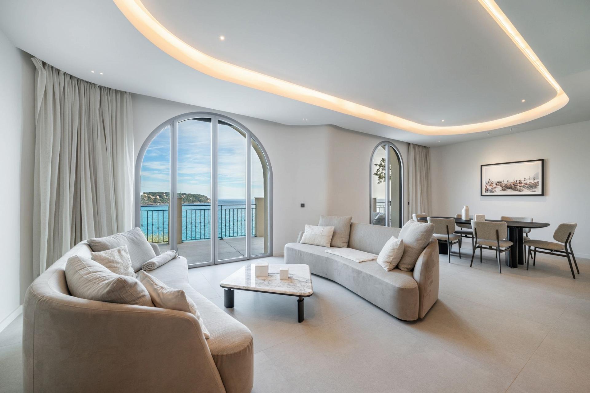 Recently renovated contemporary villa near Monaco
