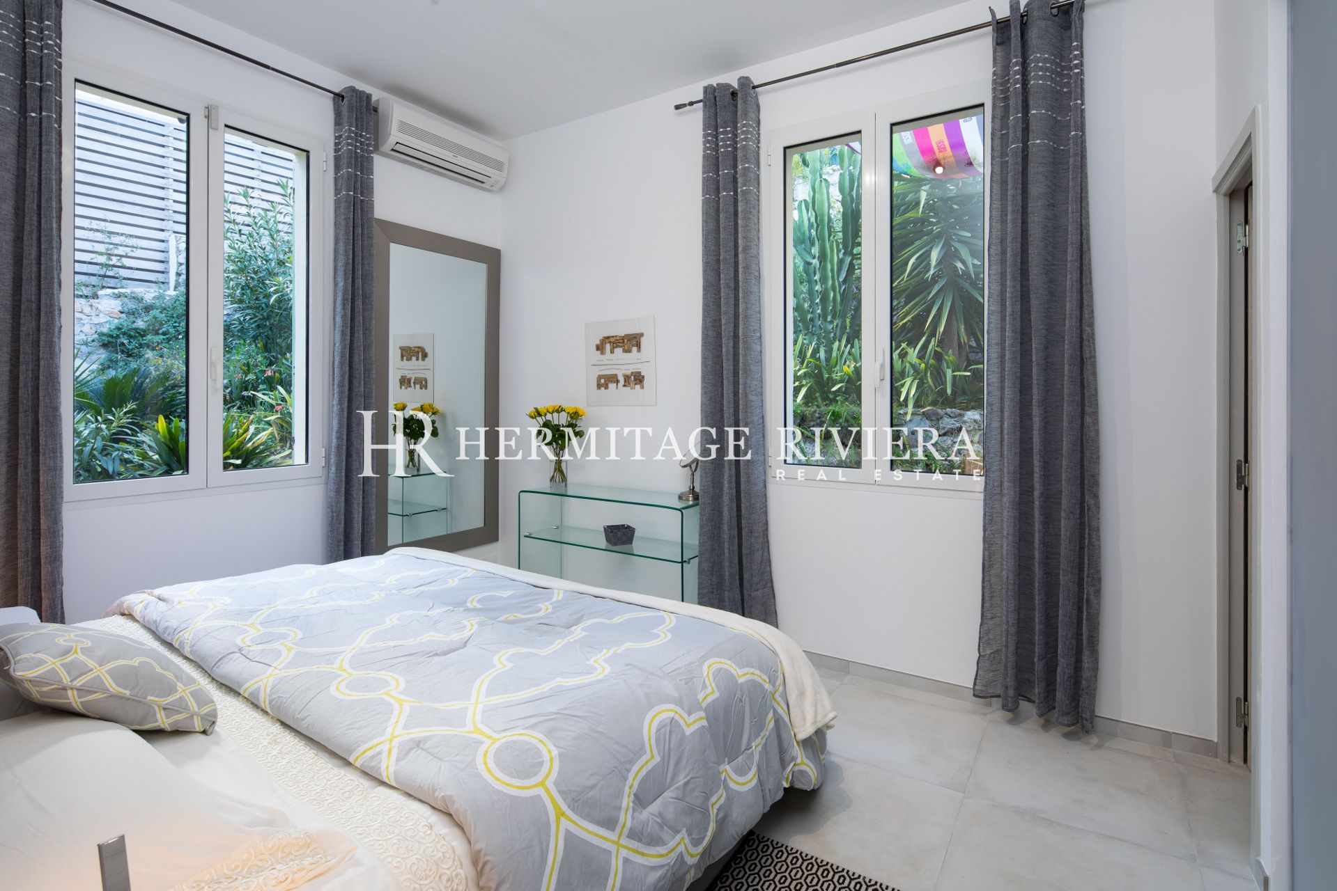 Close to the beach - Pool - Sea views (image 18)