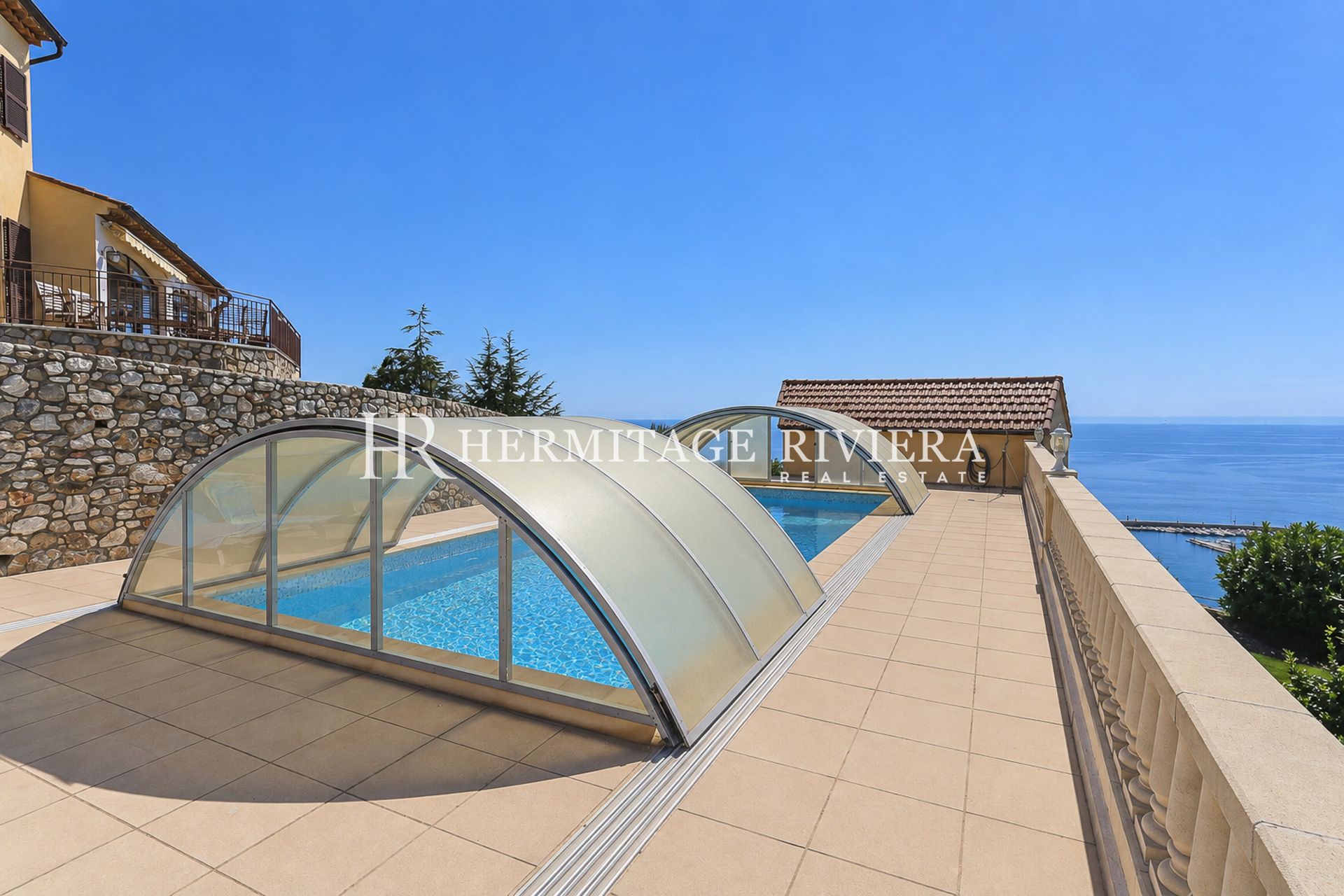 Villa à Menton Garavan Villa avec piscine et panorama à 360° - vues spectaculaires (image 12)