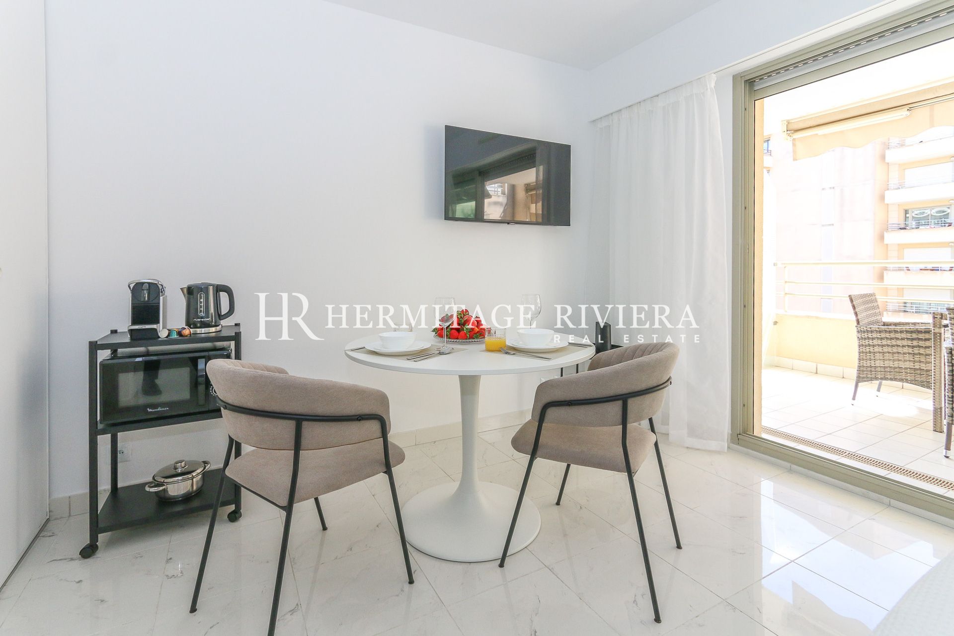 Monolocale con terrazza in piazza d'oro (immagine 4)