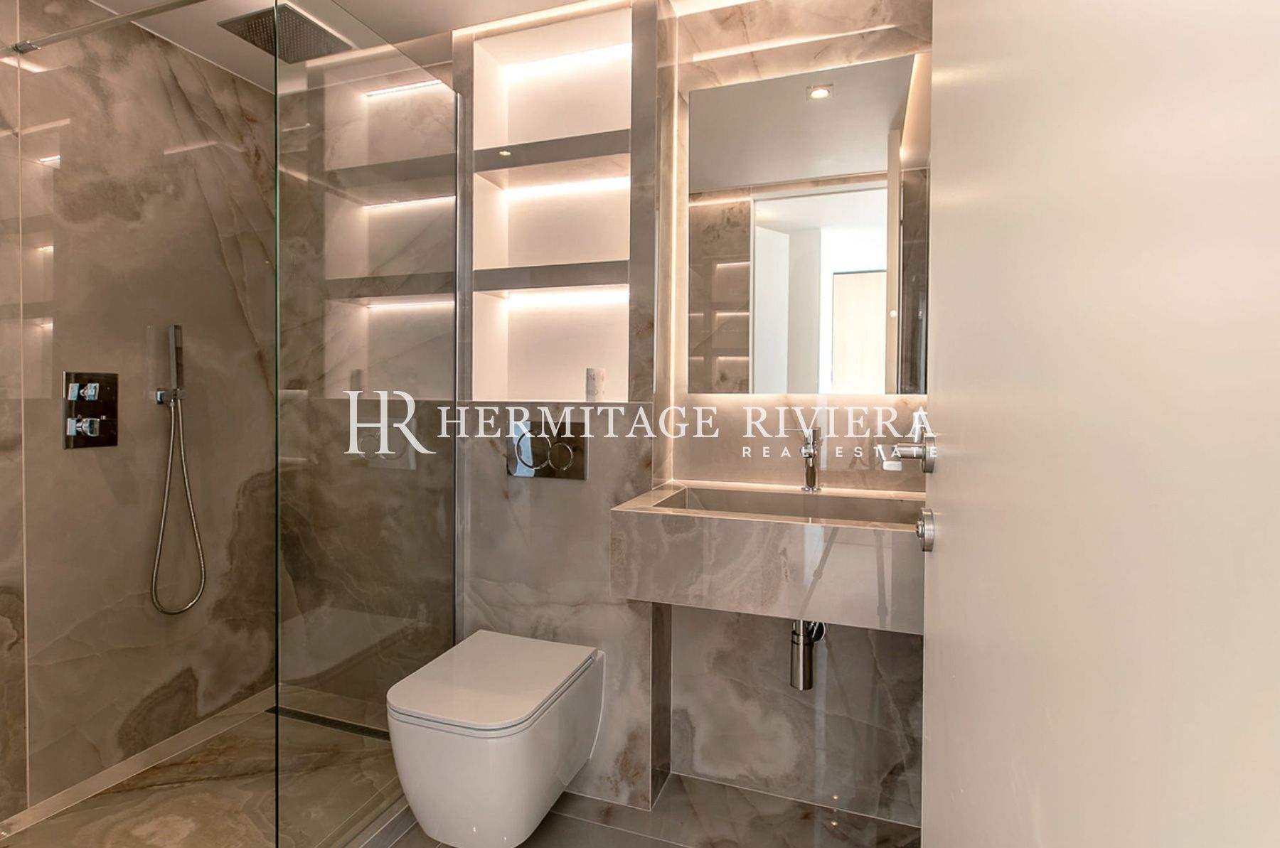 Apartamento en Roquebrune-Cap-Martín Apartamento reformado de 3 dormitorios con vistas a Mónaco y terraza. (imagen 17)