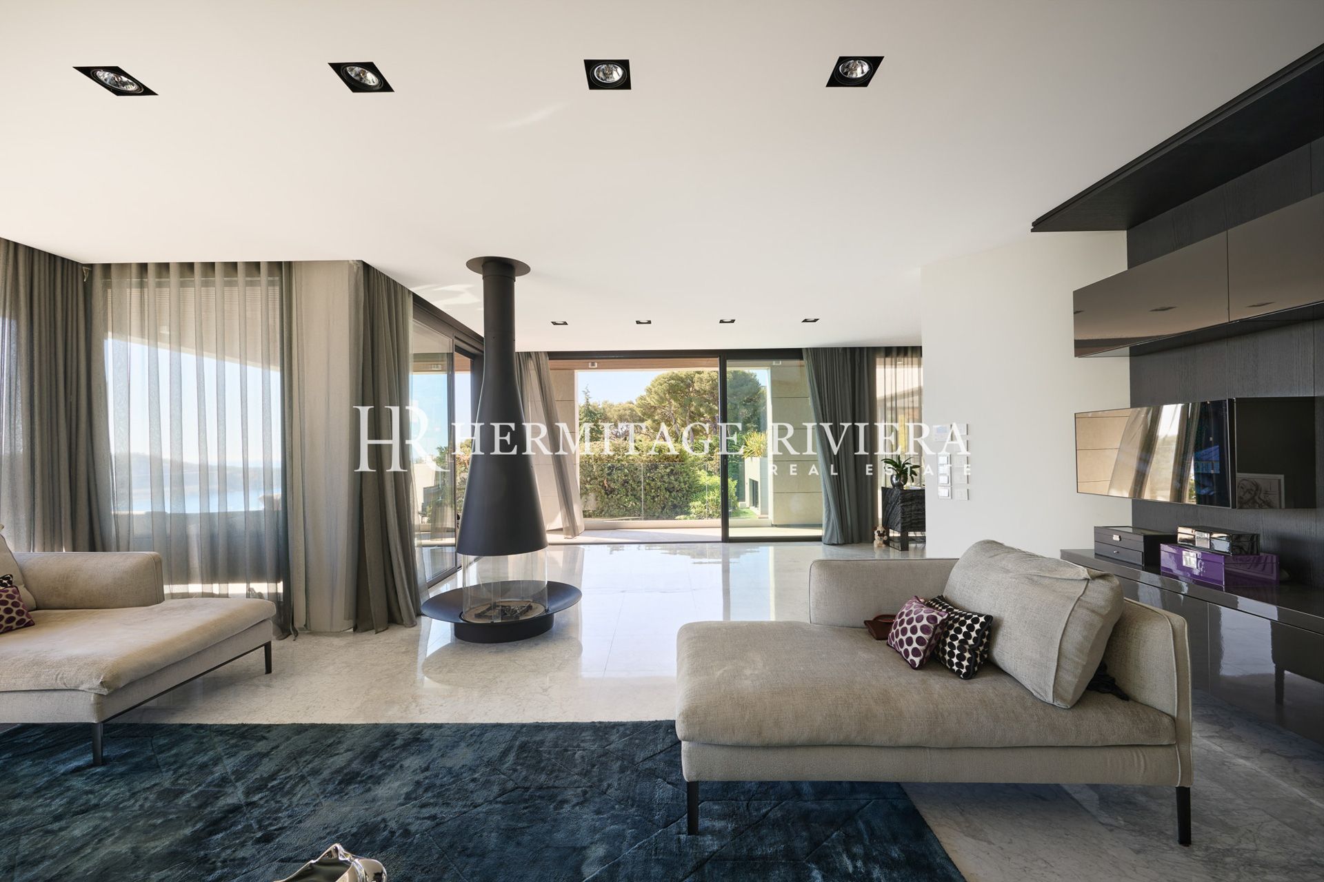 Exceptional contemporary villa panoramic views over the bay of Villefranche (image 14)