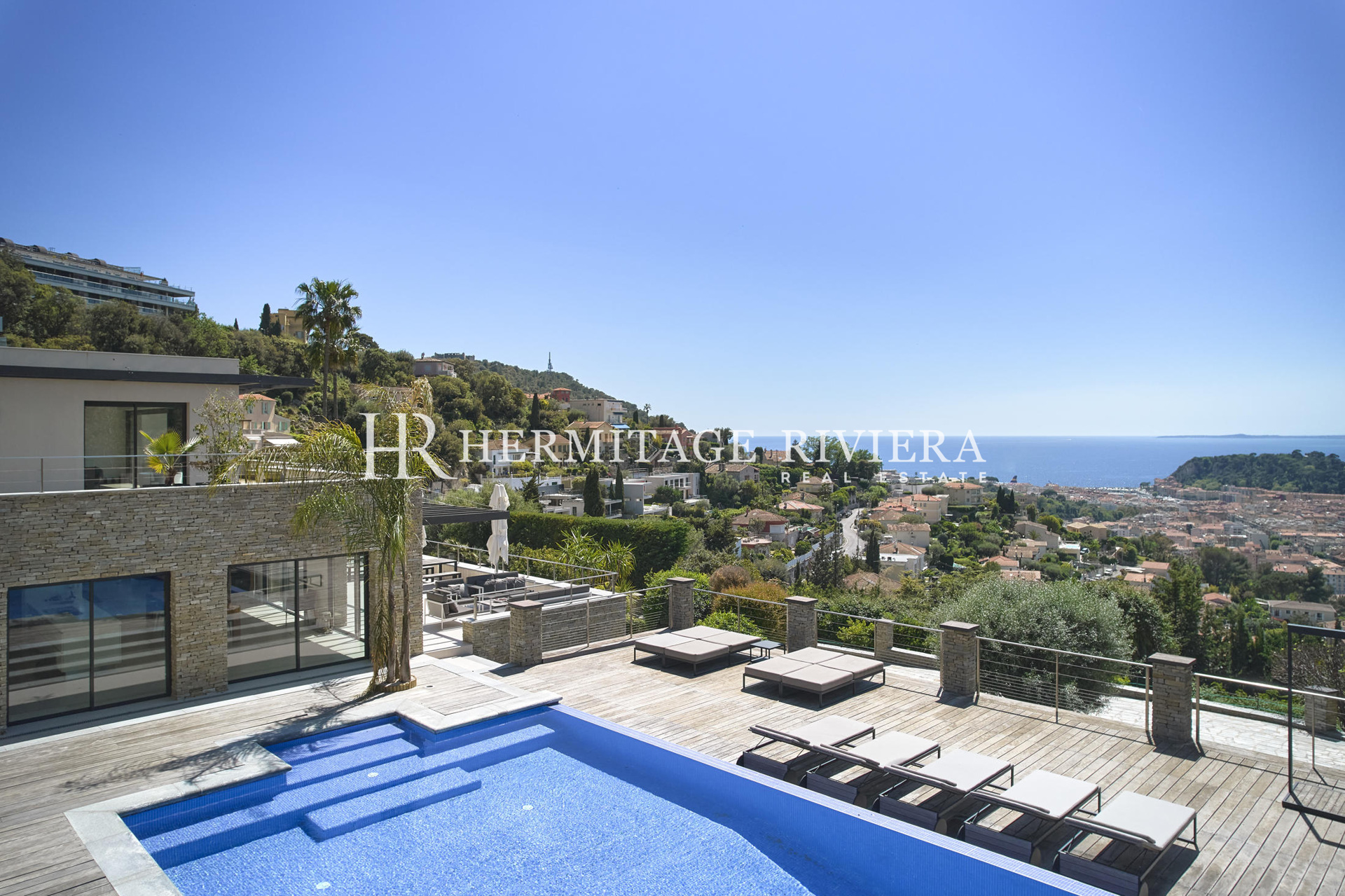 Contemporary villa with view of the Bay of Nice (image 1)