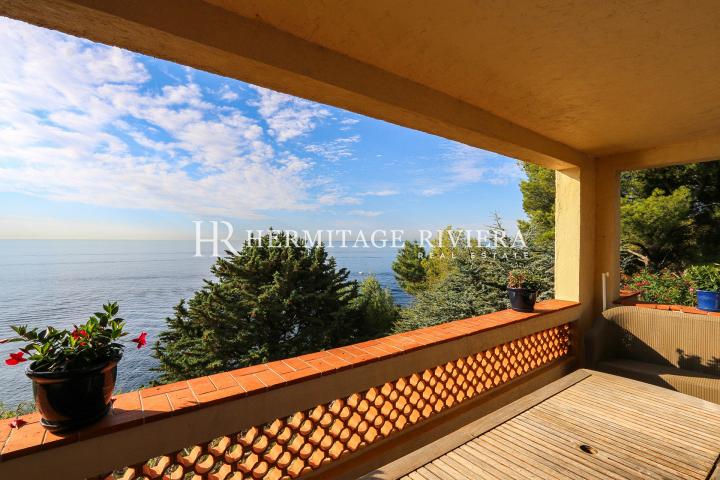 Exceptional location with direct access to the sea (image 11)
