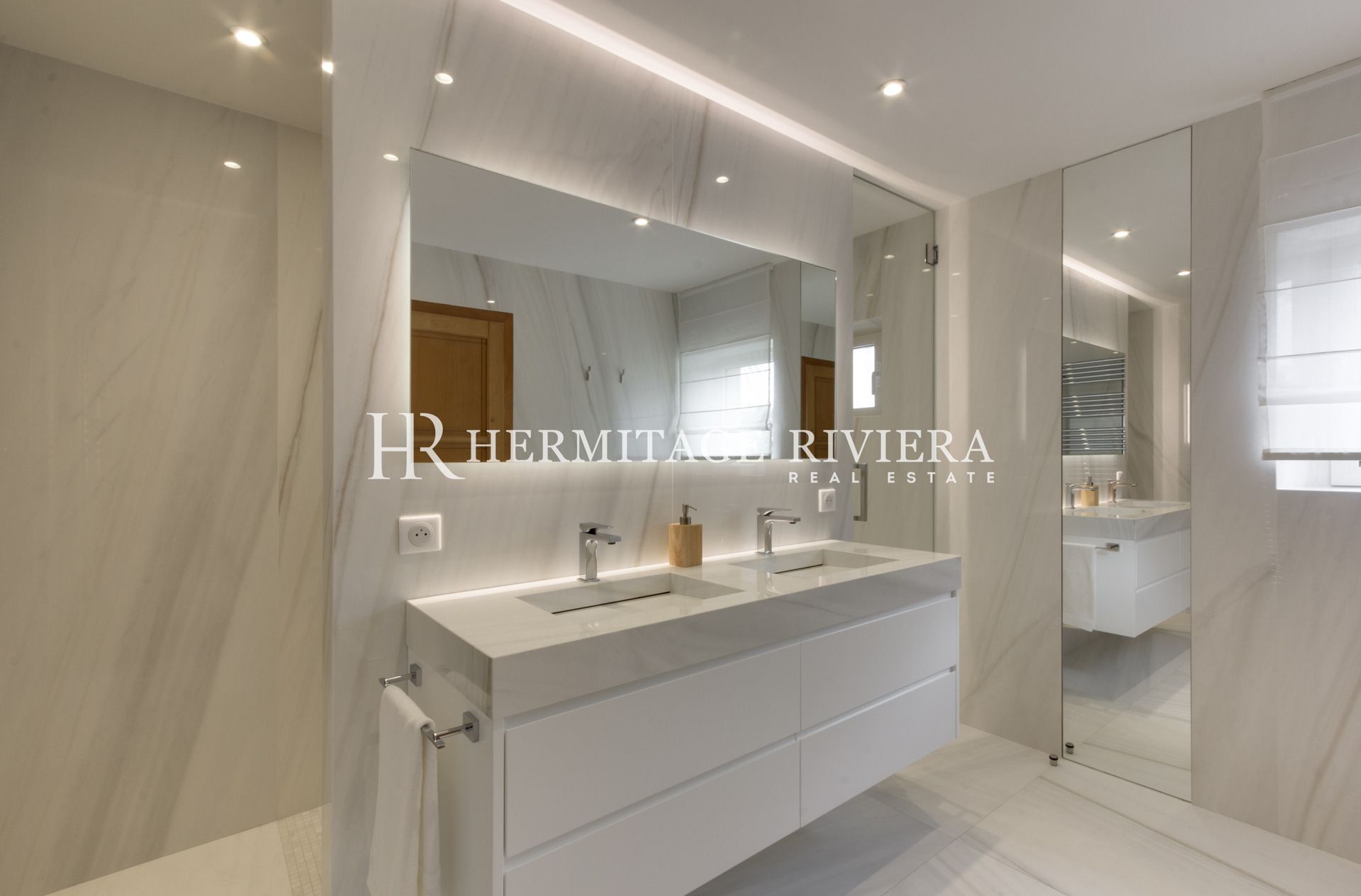 Fronte mare - Accesso diretto al mare - Piscina - Tenuta chiusa (immagine 12)
