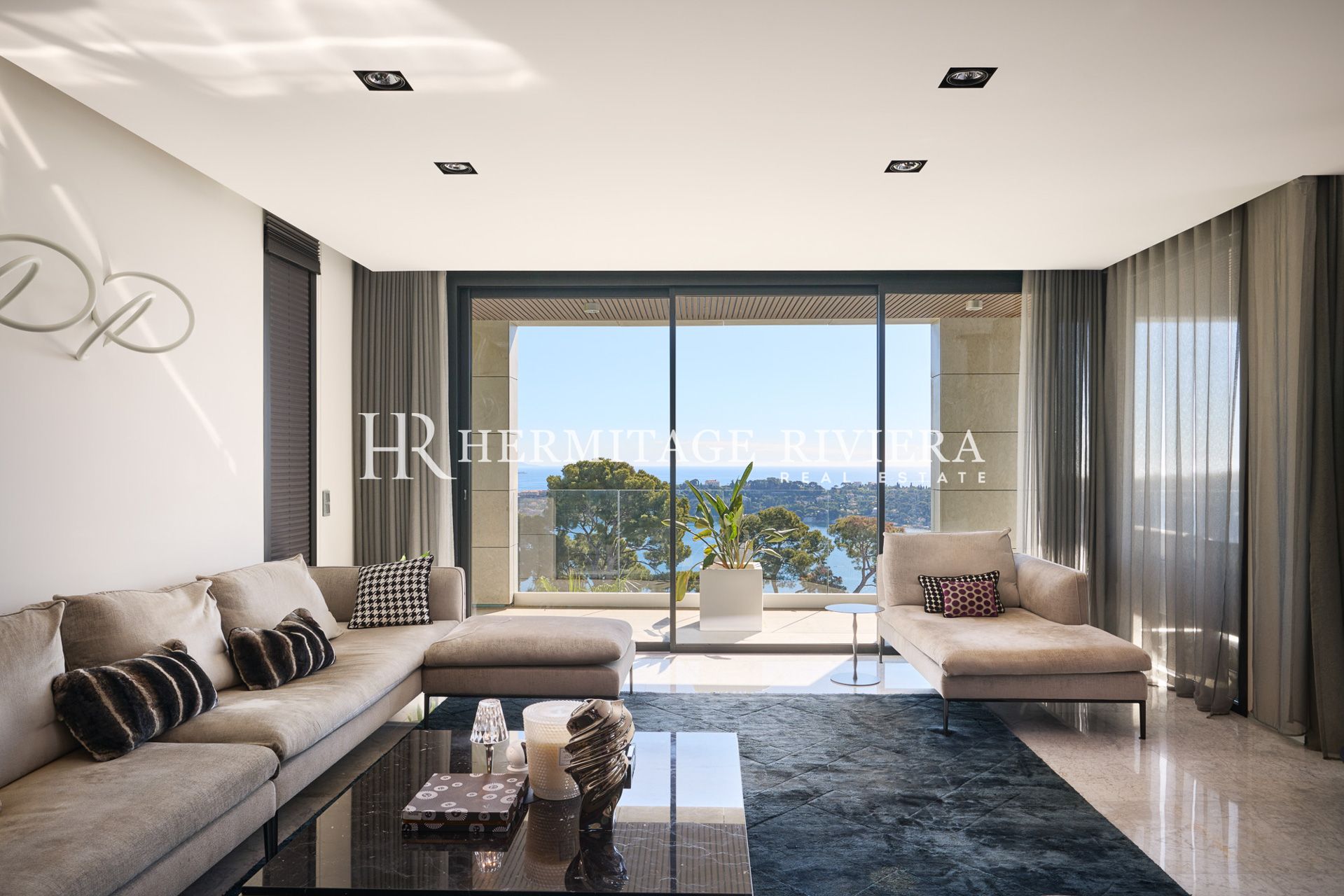 Exceptional contemporary villa panoramic views over the bay of Villefranche (image 8)