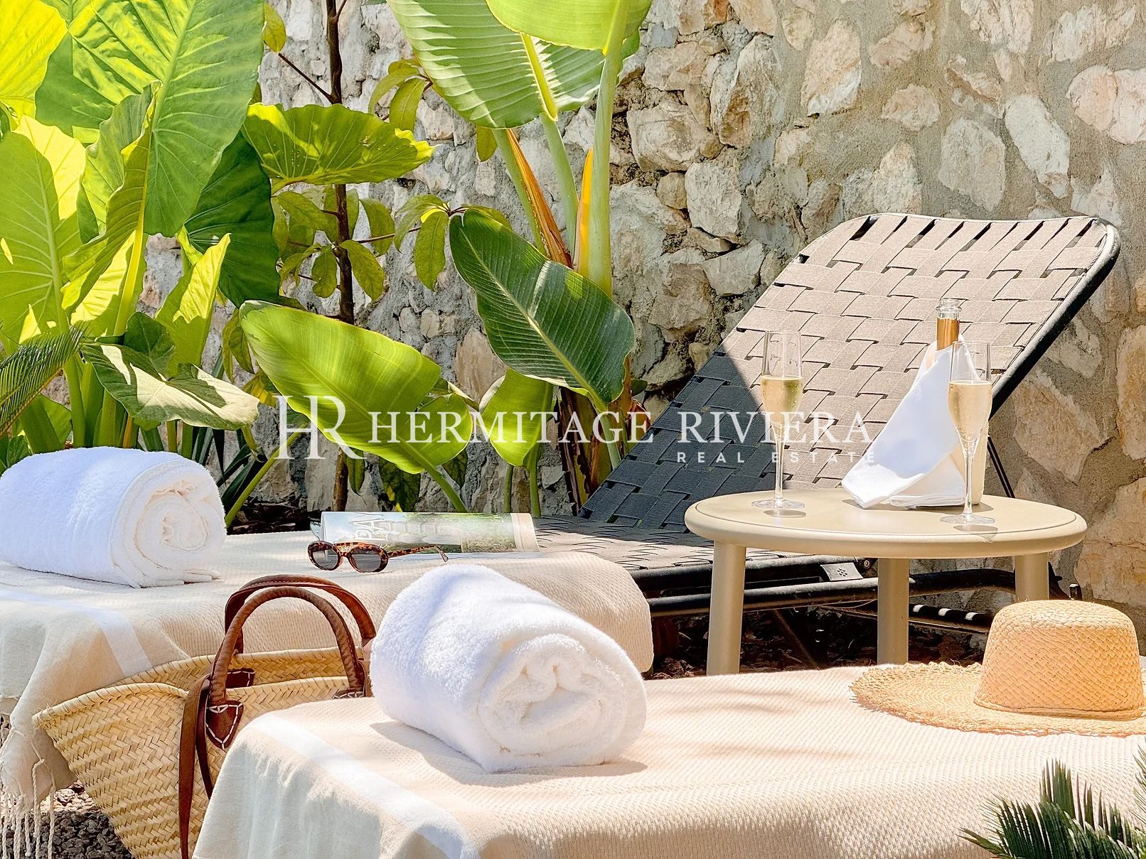 Renoveret villa med pool og havudsigt (billede 14)