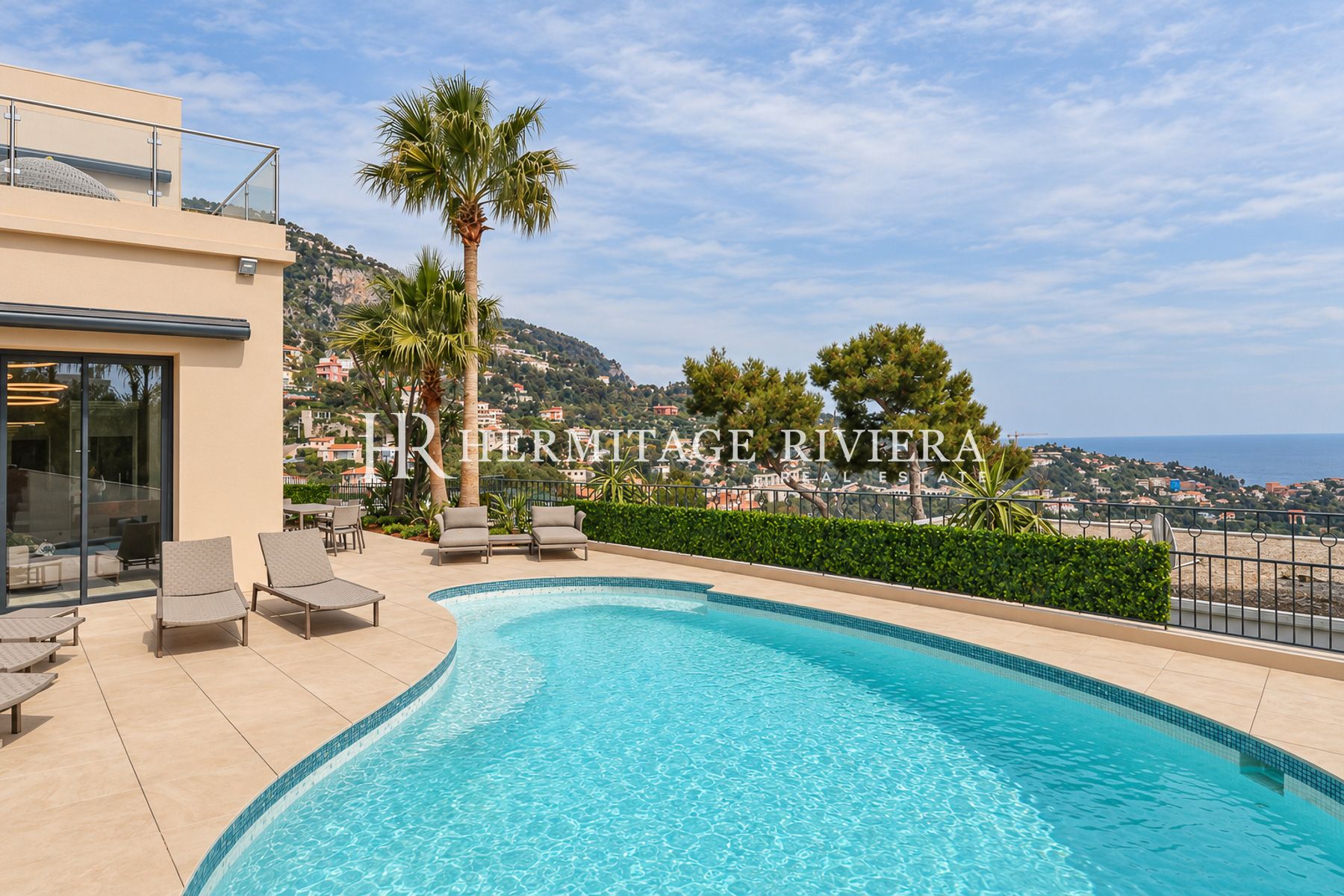 Villa in Villefranche-sur-Mer Contemporary villa with bay views (image 7)
