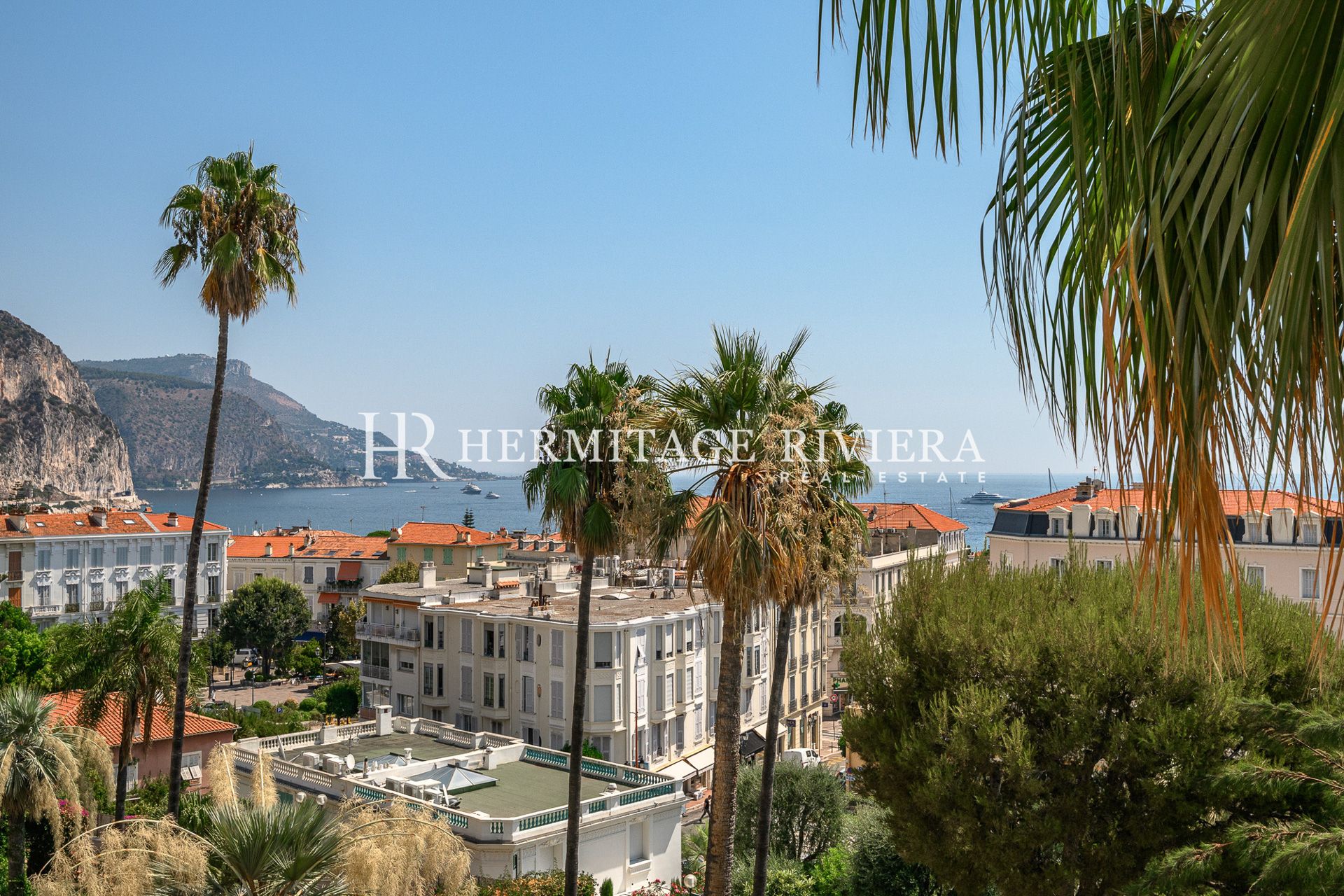 2-bedroom renovated apartment in the town centre with terrace, sea view (image 5)