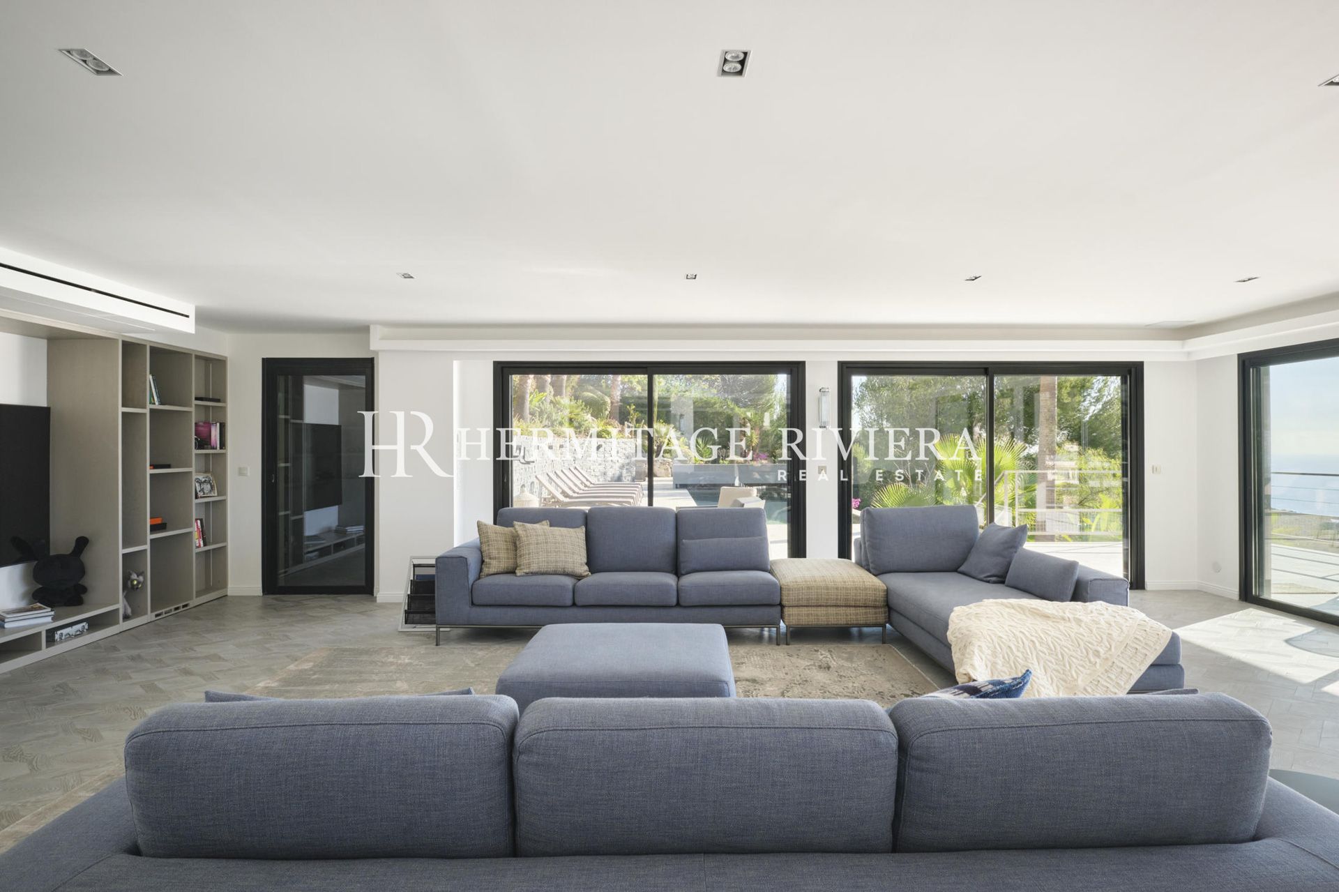 Modern villa in secure domain close Monaco (image 11)