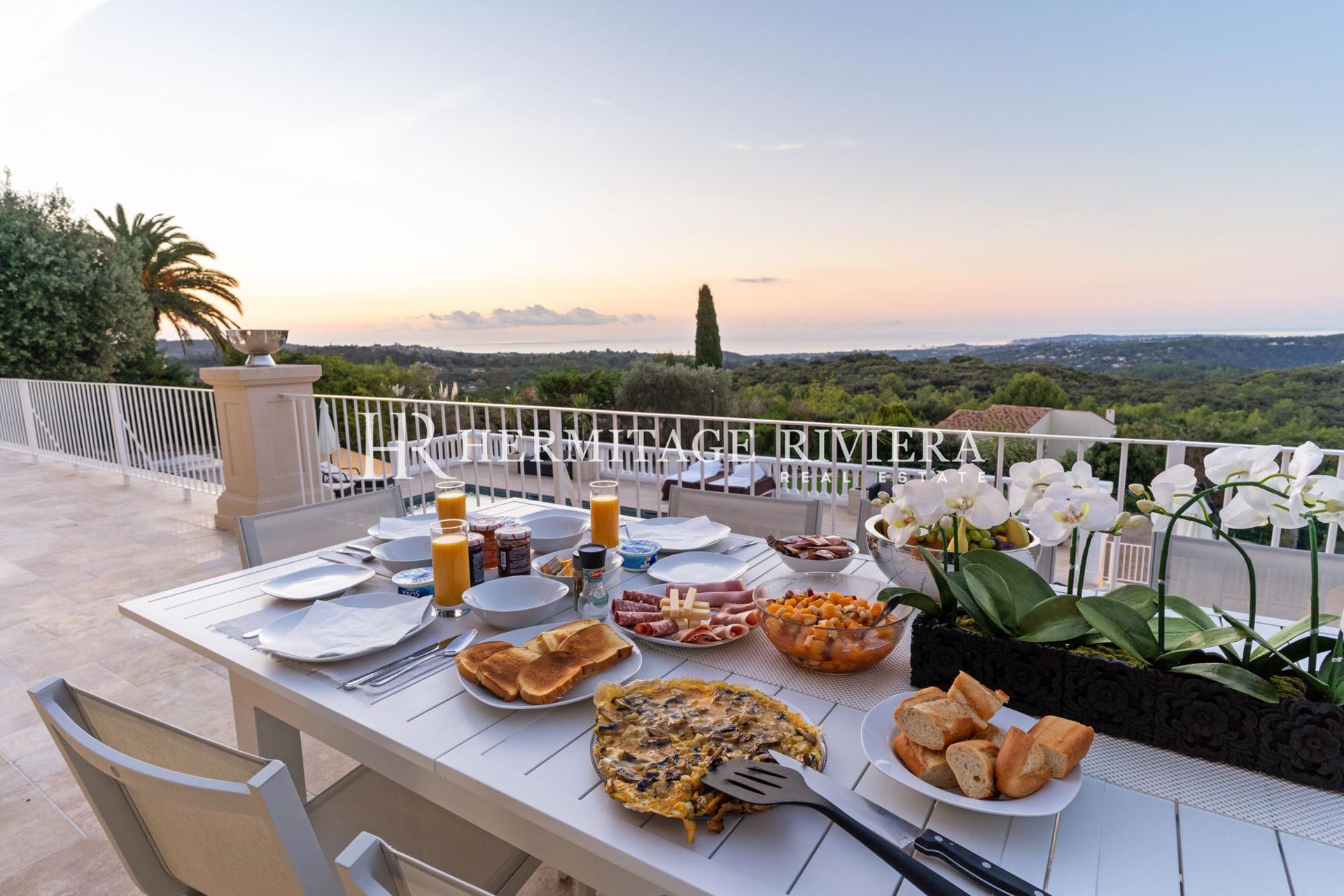 Stunning luxury property with helipad and pool (image 24)