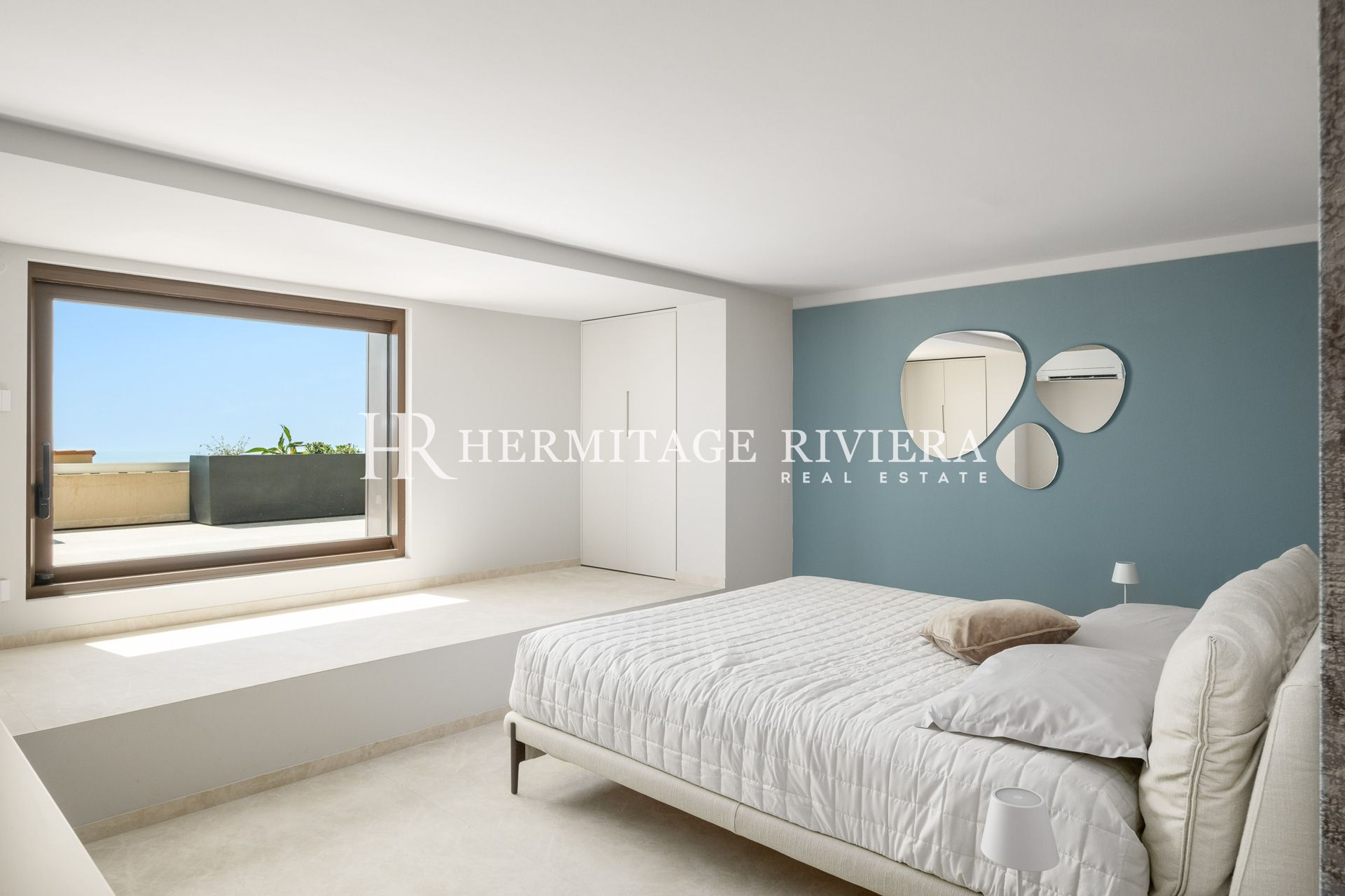 Modern renovated villa with sea view and pool (image 11)